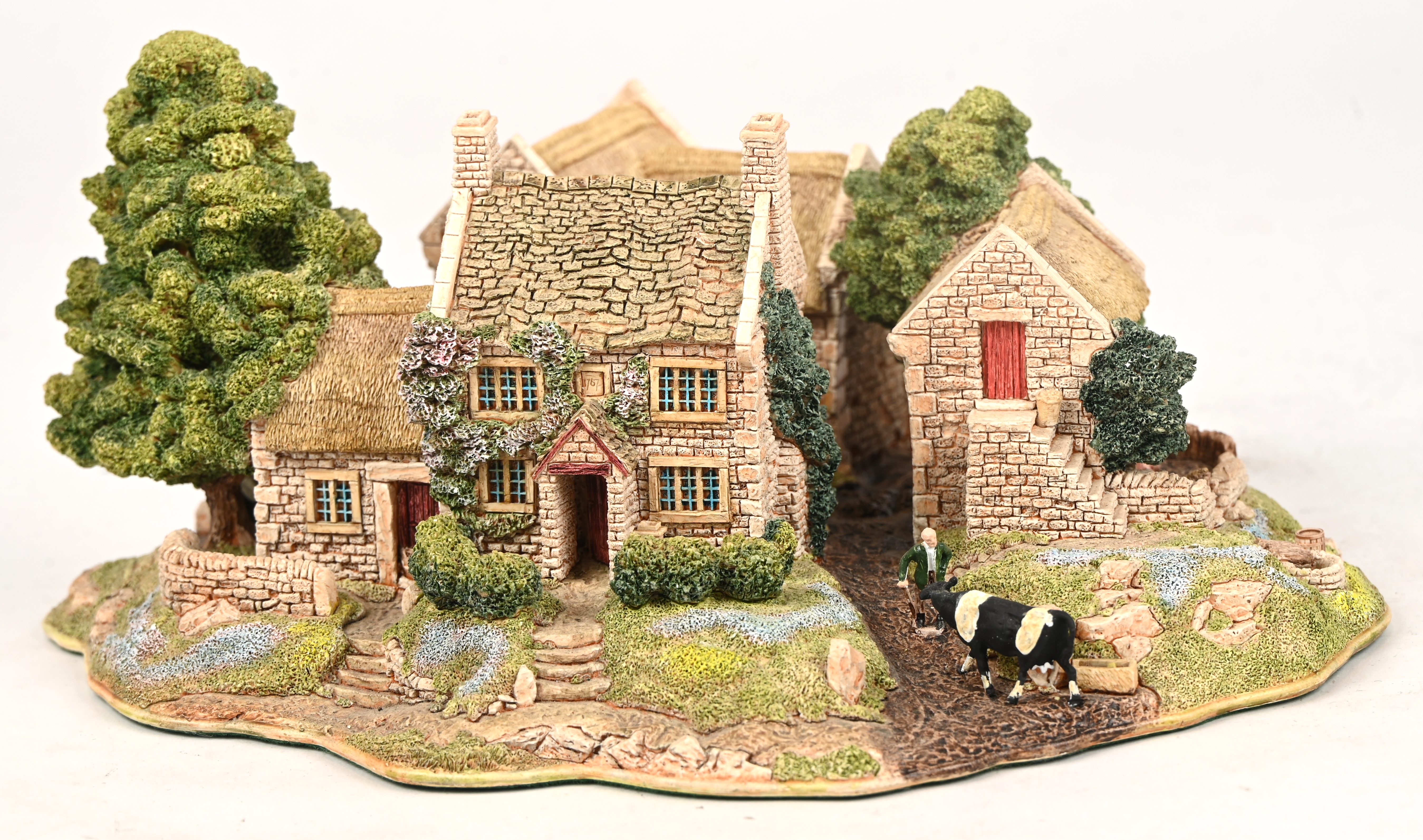 ‘Bluebell Farm’, een ‘Lilliput Lane’ huisje. In doos, met attest ‘Bluebell Farm’, een ‘Lilliput Lane’ huisje. In doos, met attest.