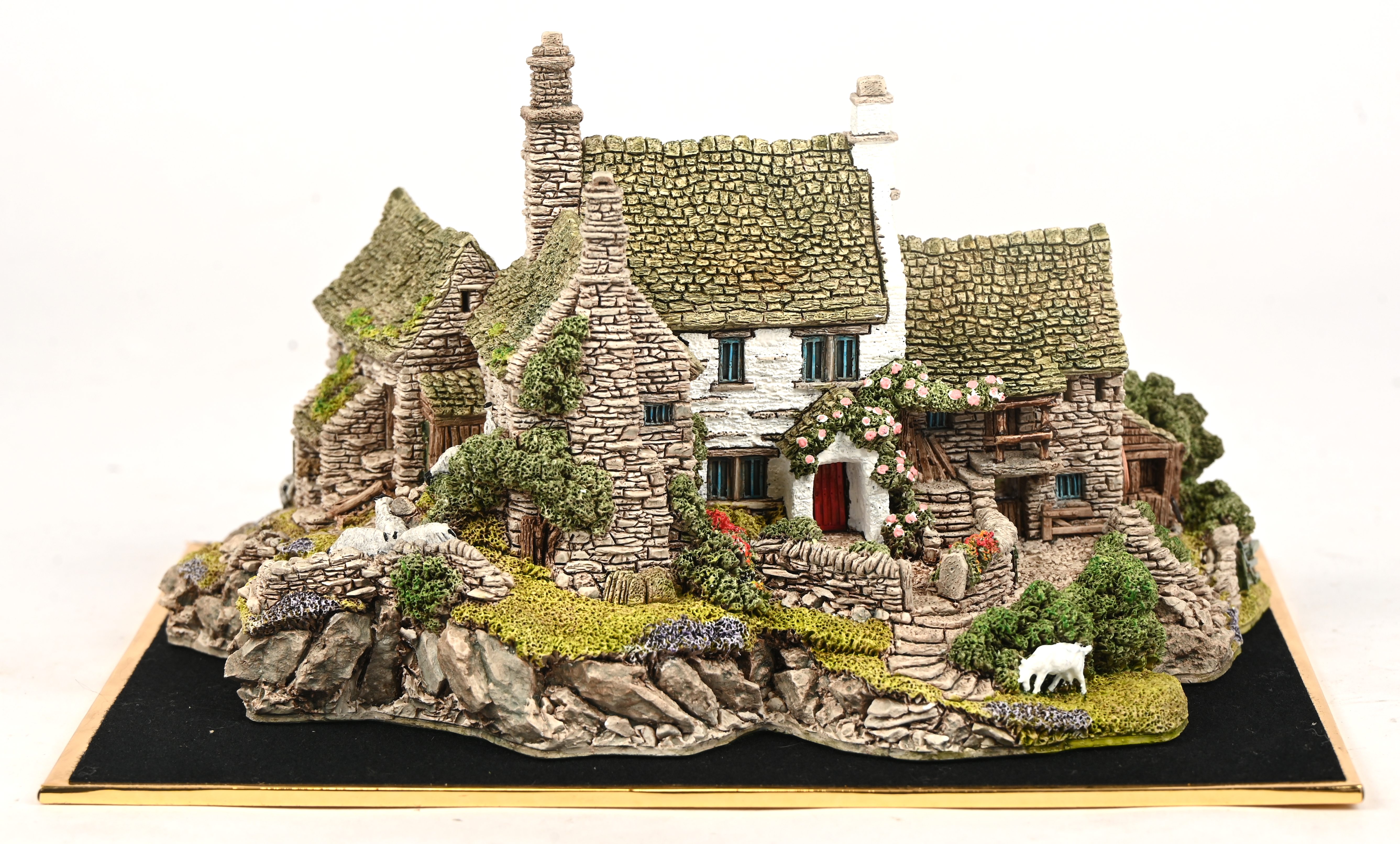 Een ‘Lilliput Lane’ huisje. In OVP, met attest. ‘High Ghyll Farm’ Een ‘Lilliput Lane’ huisje. In OVP, met attest. ‘High Ghyll Farm’.