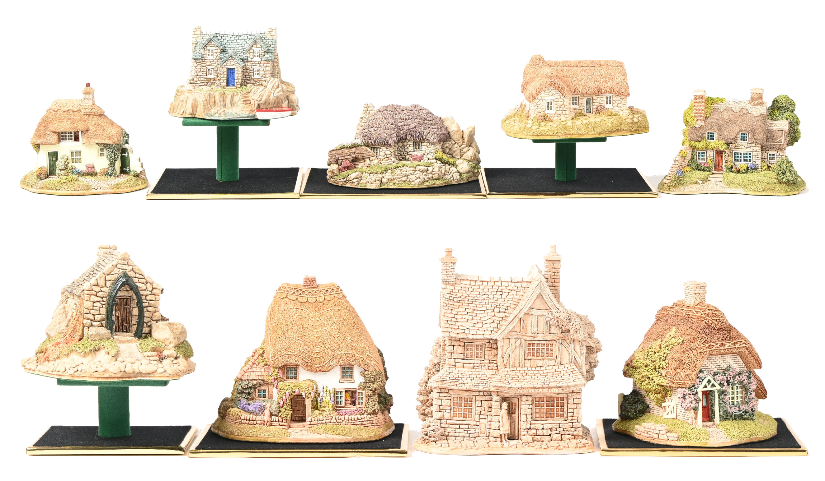 Negen ‘Lilliput Lane’ huisjes. In OVP, de meeste met attest. ‘Lazy Days’, ‘Suffolk Cottage (paint your own)’, ‘Fisherman’s Bothy’, ‘Inverlochie Hame’, ‘Crispin Cottage’, ‘Two Hoots’, ‘Derwent-Le-Dale’, ‘Culloden Cottage’ & ‘Eriksay Croft’ Negen ‘Lilliput Lane’ huisjes. In OVP, de meeste met attest. ‘Lazy Days’, ‘Suffolk Cottage (paint your own)’, ‘Fisherman’s Bothy’, ‘Inverlochie Hame’, ‘Crispin Cottage’, ‘Two Hoots’, ‘Derwent-Le-Dale’, ‘Culloden Cottage’ & ‘Eriksay Croft’.