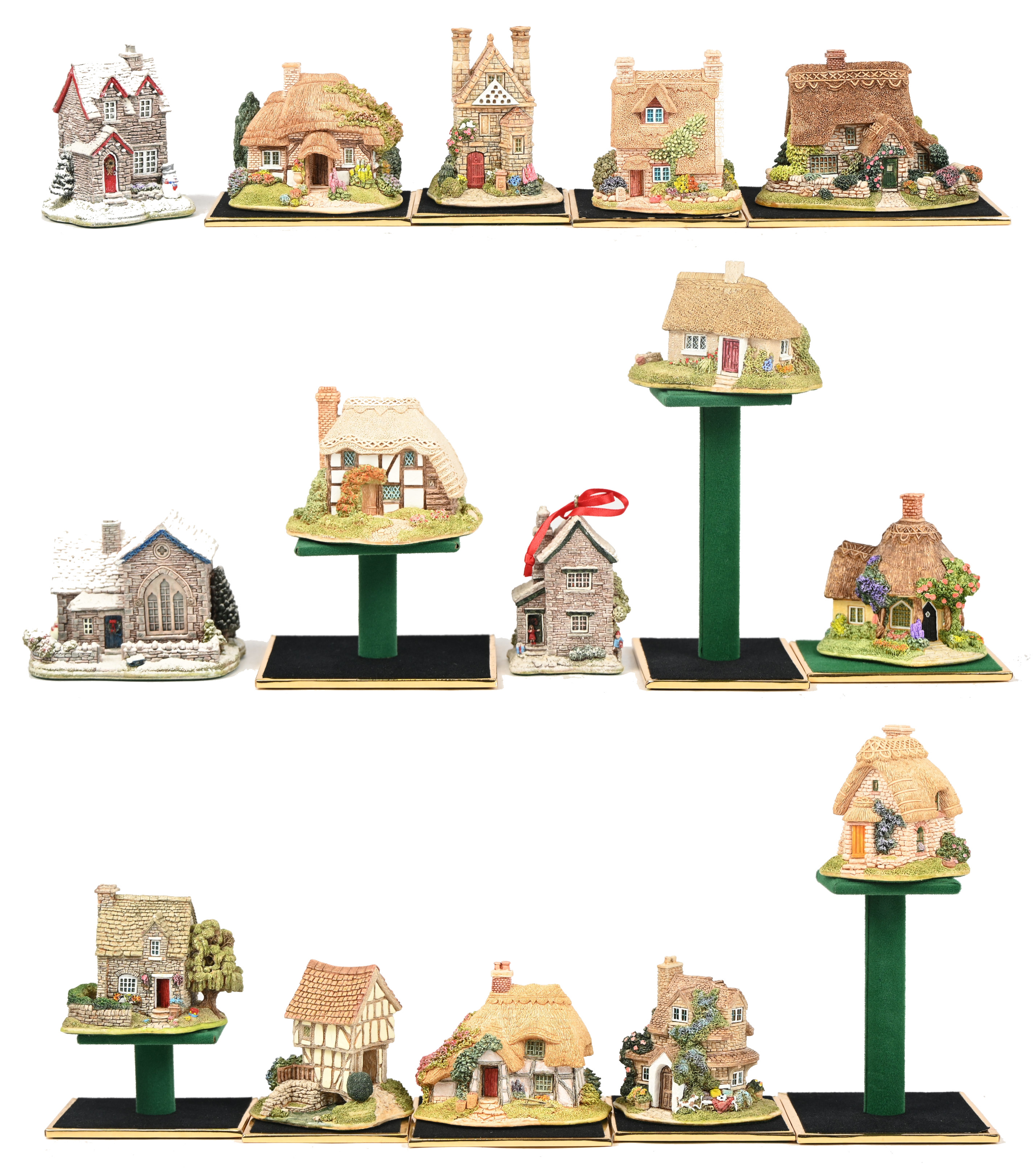 Vijftien ‘Lilliput Lane’ huisjes. In OVP, de meeste met attest. ‘Boxwood Cottage’, ‘Hampton Moat’, ‘Fuchsia Cottage’, ‘Strawberry Cottage’, ‘Millbeck Cottage’, ‘Little Hay’, ‘Borrowdale School’, ‘Button Down’, ‘Wagtails’, ‘Harebell Cottage’, ‘Milestone Cottage’, ‘Fir Tree Cottage’, ‘Campden Cot’, ‘Daisy Cottage’ & ‘Lady Jane’s Cottage’ Vijftien ‘Lilliput Lane’ huisjes. In OVP, de meeste met attest. ‘Boxwood Cottage’, ‘Hampton Moat’, ‘Fuchsia Cottage’, ‘Strawberry Cottage’, ‘Millbeck Cottage’, ‘Little Hay’, ‘Borrowdale School’, ‘Button Down’, ‘Wagtails’, ‘Harebell Cottage’, ‘Milestone Cottage’, ‘Fir Tree Cottage’, ‘Campden Cot’, ‘Daisy Cottage’ & ‘Lady Jane’s Cottage’.