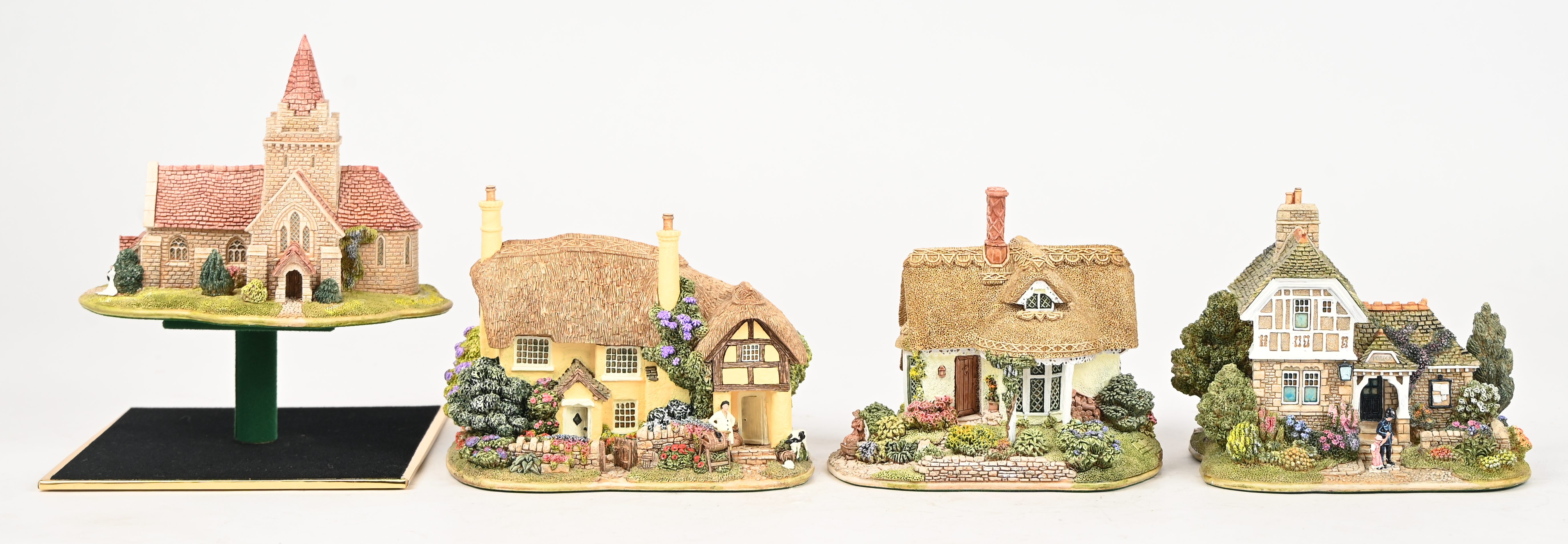 Vier ‘Lilliput Lane’ huisjes. In OVP, de meeste met attest. ‘Cradle Cottage’, ‘Crathie Church, Balmoral’, ‘Bobby Blue’ & ‘Buttermilk Farm’ Vier ‘Lilliput Lane’ huisjes. In OVP, de meeste met attest. ‘Cradle Cottage’, ‘Crathie Church, Balmoral’, ‘Bobby Blue’ & ‘Buttermilk Farm’.