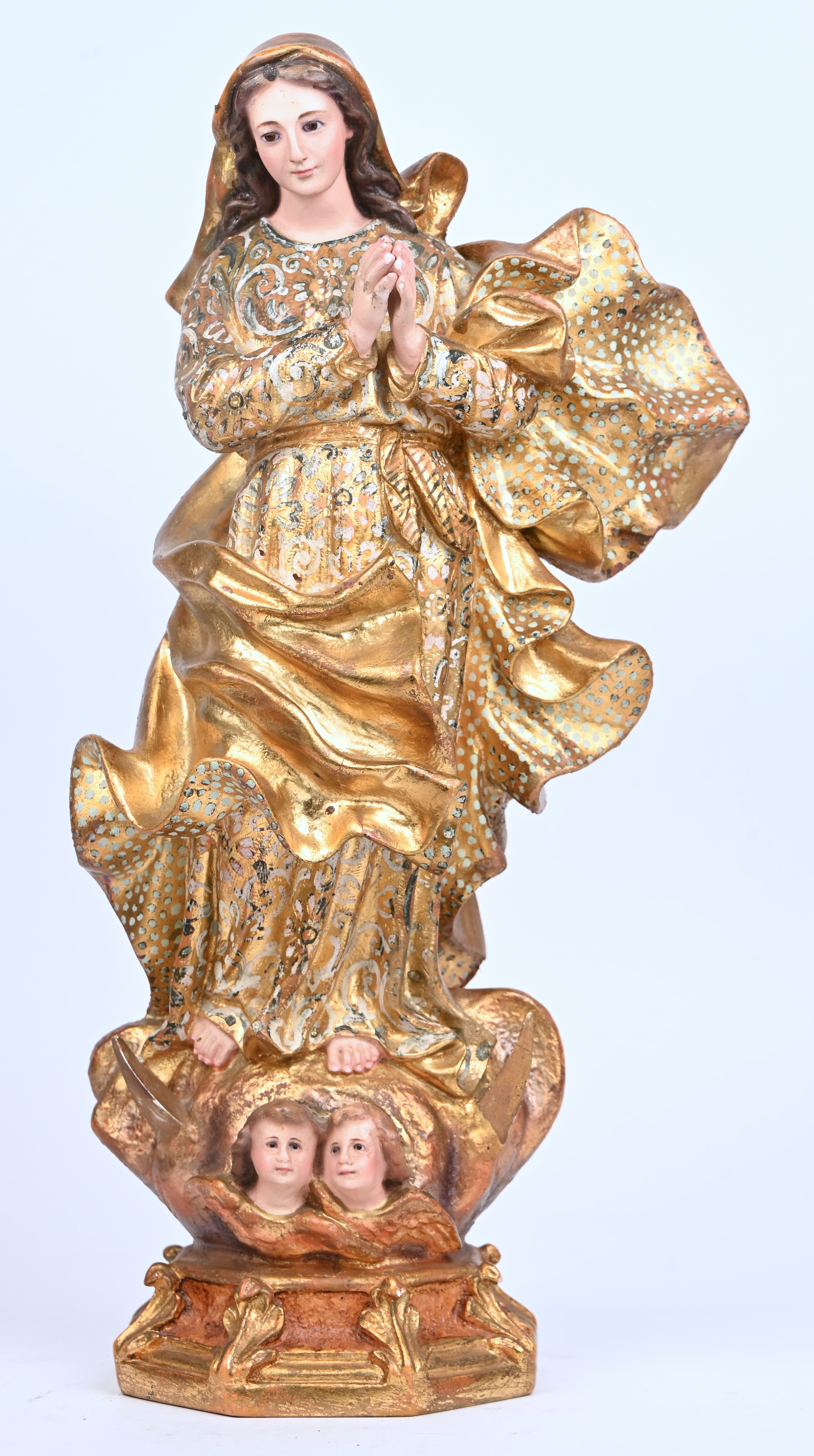 Een kunststoffen Mariabeeld, verguld Een kunststoffen Mariabeeld, verguld.