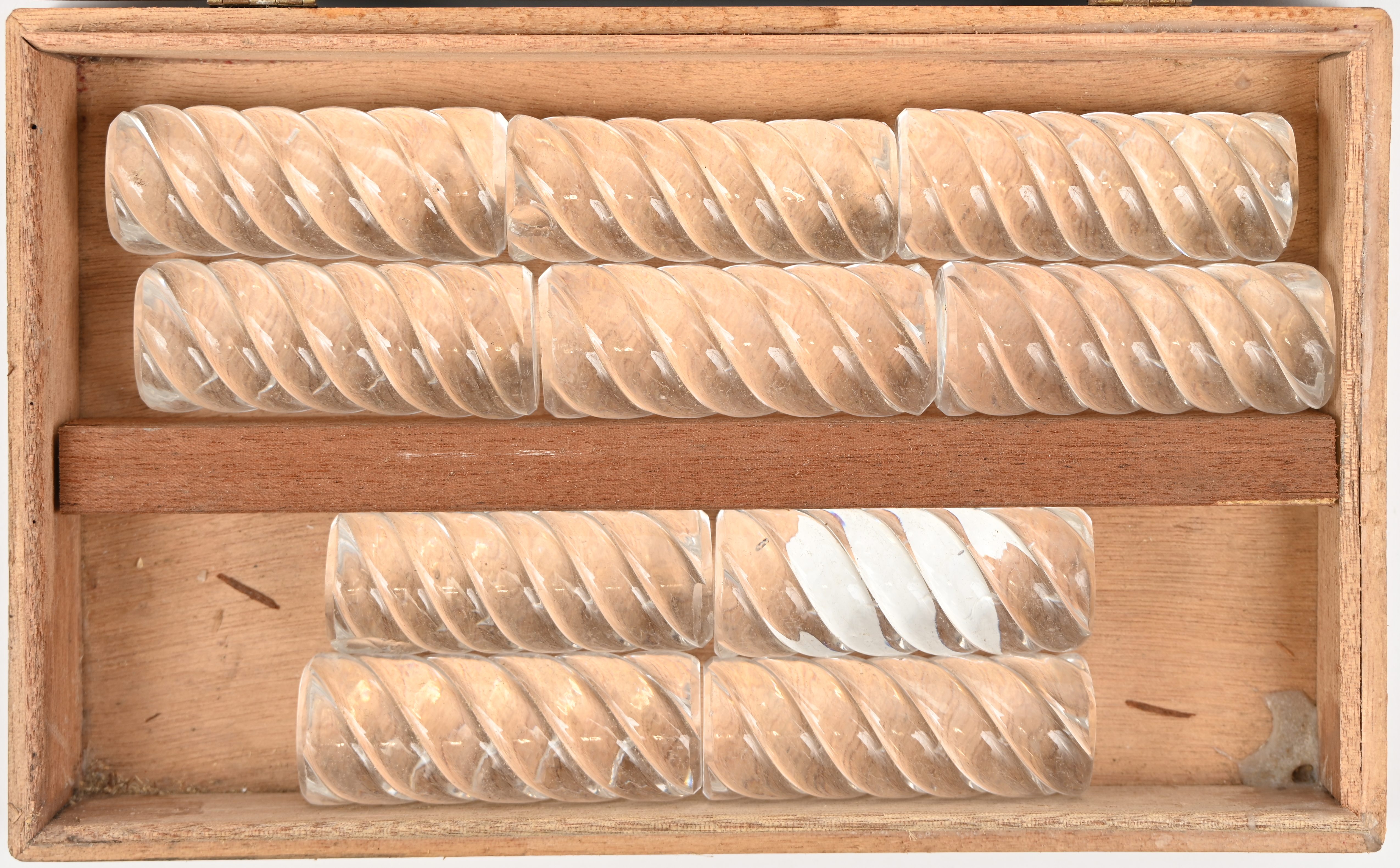 Een set van 10 oude glazen bestekleggers, enkele met kleine schilferschade Een set van 10 oude glazen bestekleggers, enkele met kleine schilferschade.