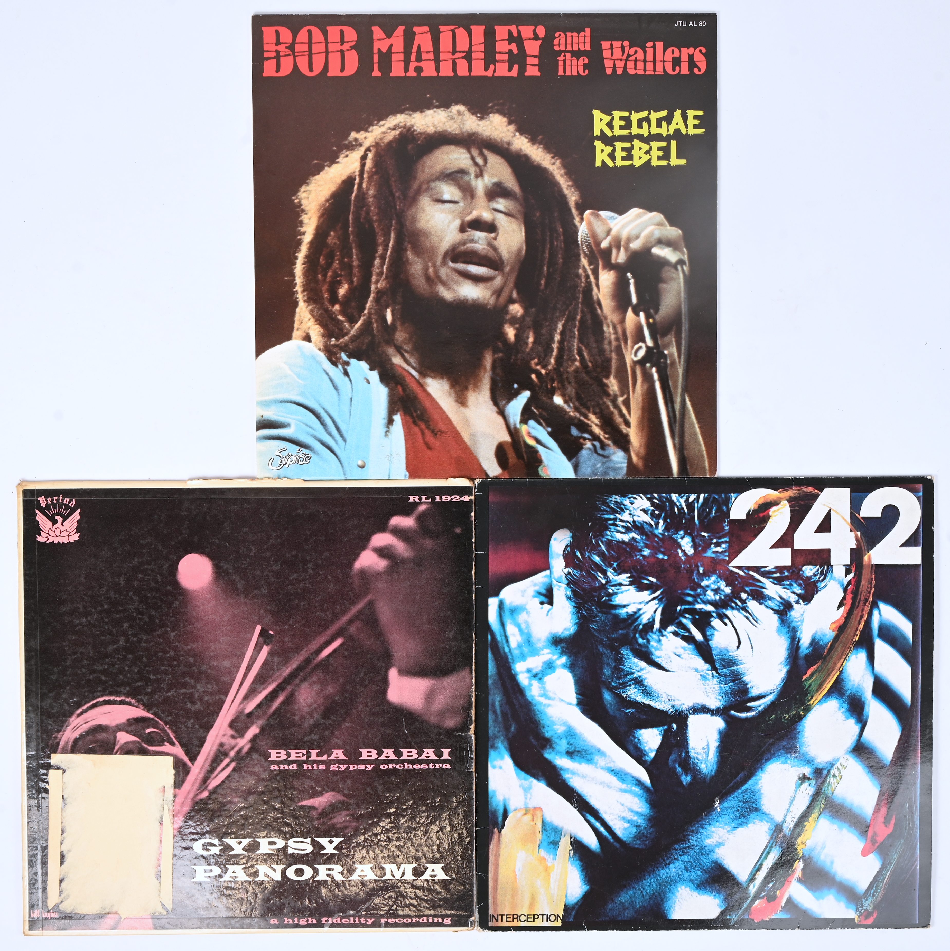Drie LP’s, Bob Marley, Front 242 en Bela Babai. De LP van Babai is een afgevoerd exemplaar vabn de stedelijke discotheek van Mechelen, met schade aan de kaft Drie LP’s, Bob Marley, Front 242 en Bela Babai. De LP van Babai is een afgevoerd exemplaar vabn de stedelijke discotheek van Mechelen, met schade aan de kaft.