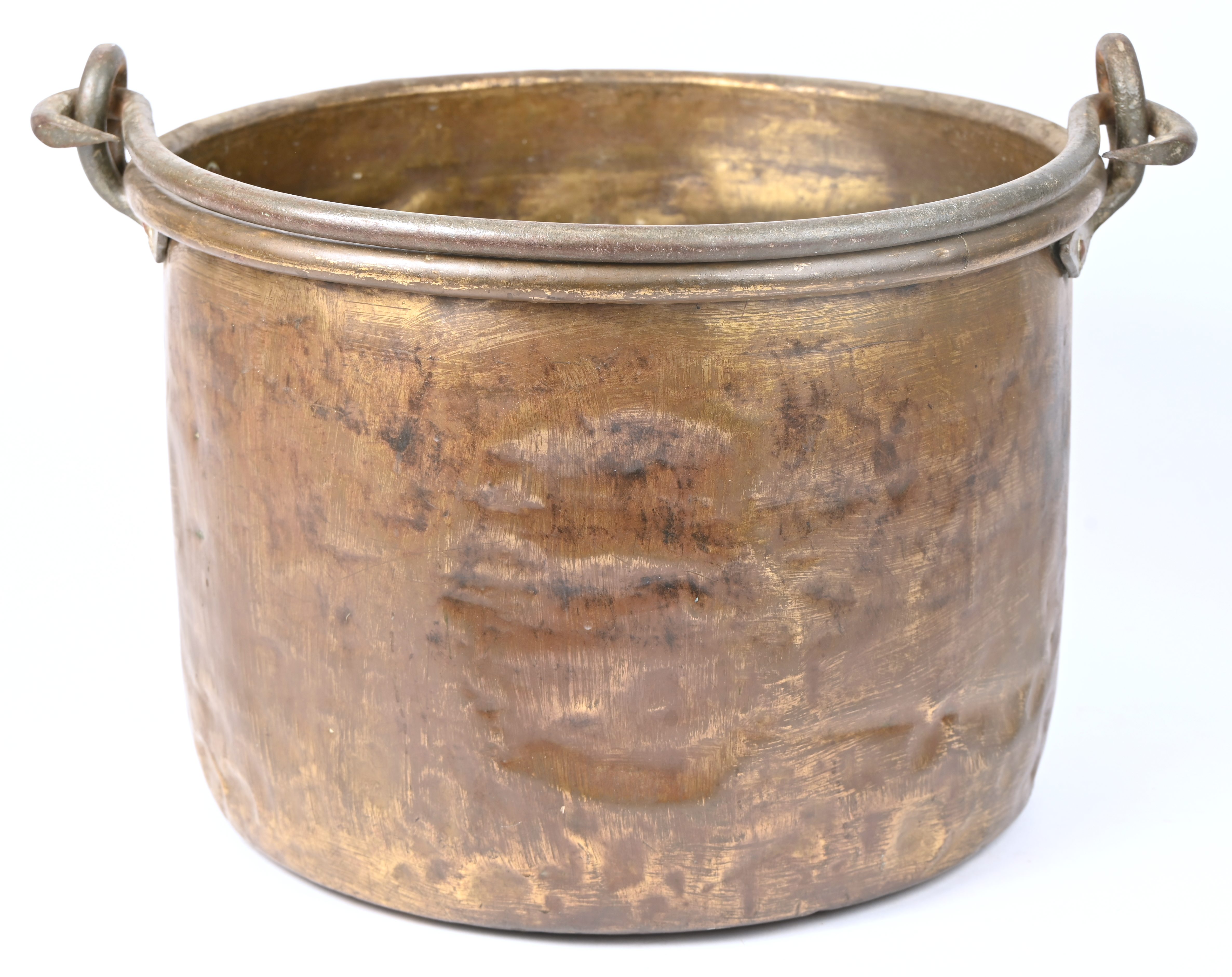 Een grote oude koperen ketel Een grote oude koperen ketel.