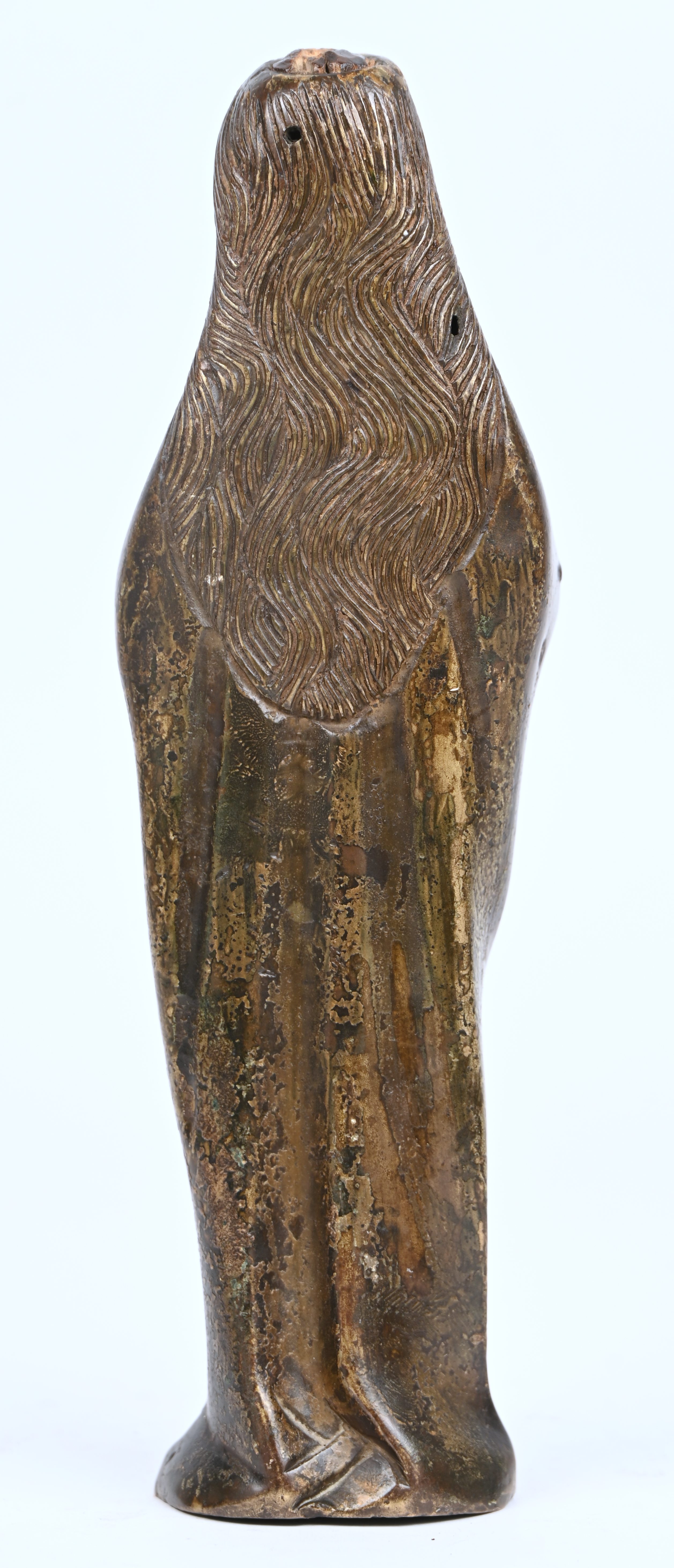 Een beeldje van een edeldame van gepatineerd brons. De handen zijn manco Een beeldje van een edeldame van gepatineerd brons. De handen zijn manco.