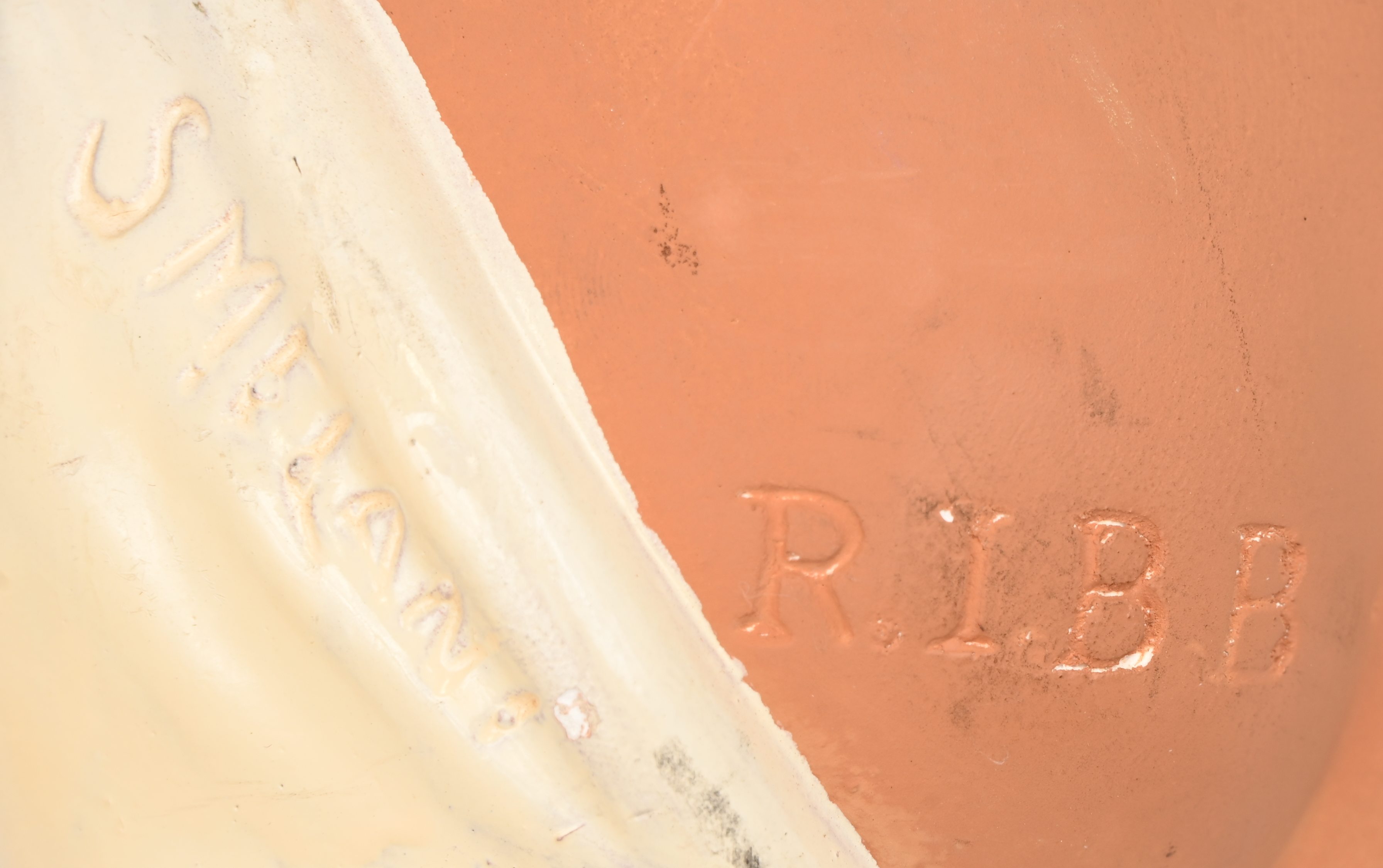 Een vintage plaasteren beeld van een gezeten halfnaakte dame. Gemerkt S. Melani en genummerd. Kleine slijtage Een vintage plaasteren beeld van een gezeten halfnaakte dame. Gemerkt S. Melani en genummerd. Kleine slijtage.