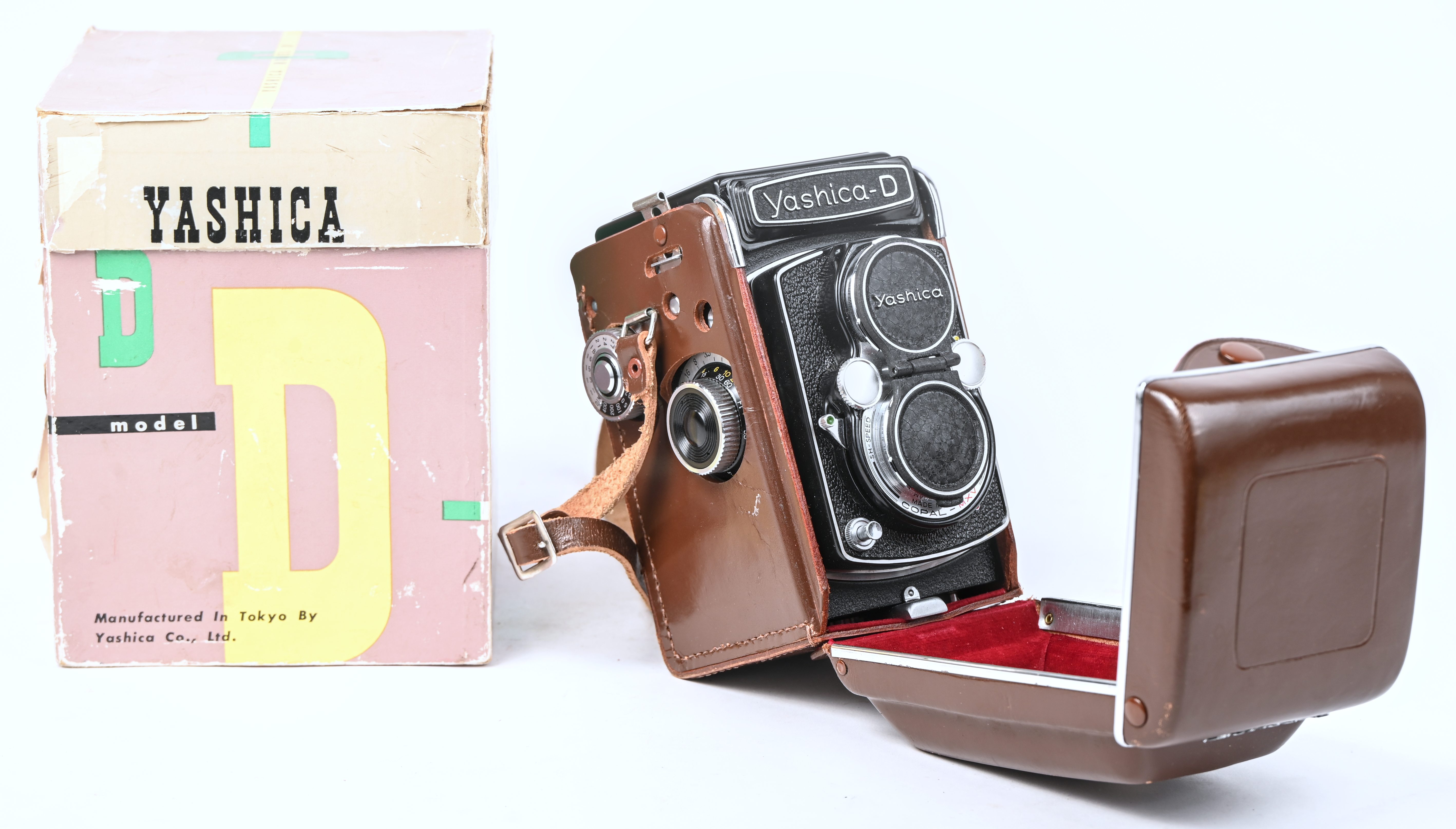 Een analoge Twin Lens Reflex, medium formaat, met Yashikor 1:3.5 80 mm lens. Met OVP Een analoge Twin Lens Reflex, medium formaat, met Yashikor 1:3.5 80 mm lens. Met OVP.