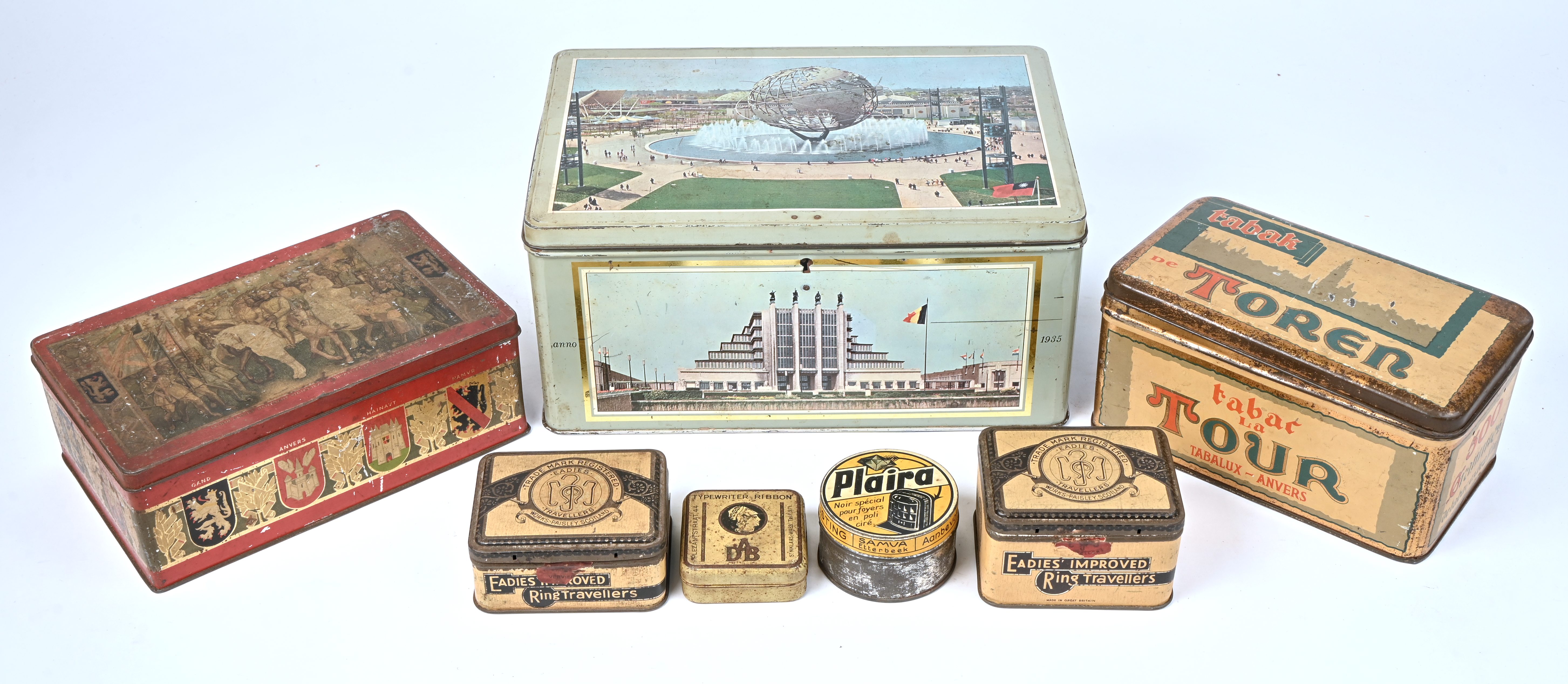 Een lot van 7 oude blikken dozen, van wereldtentoonstellingen tot tabak, schrijfmachinelint en stoof polijsting Een lot van 7 oude blikken dozen, van wereldtentoonstellingen tot tabak, schrijfmachinelint en stoof polijsting.