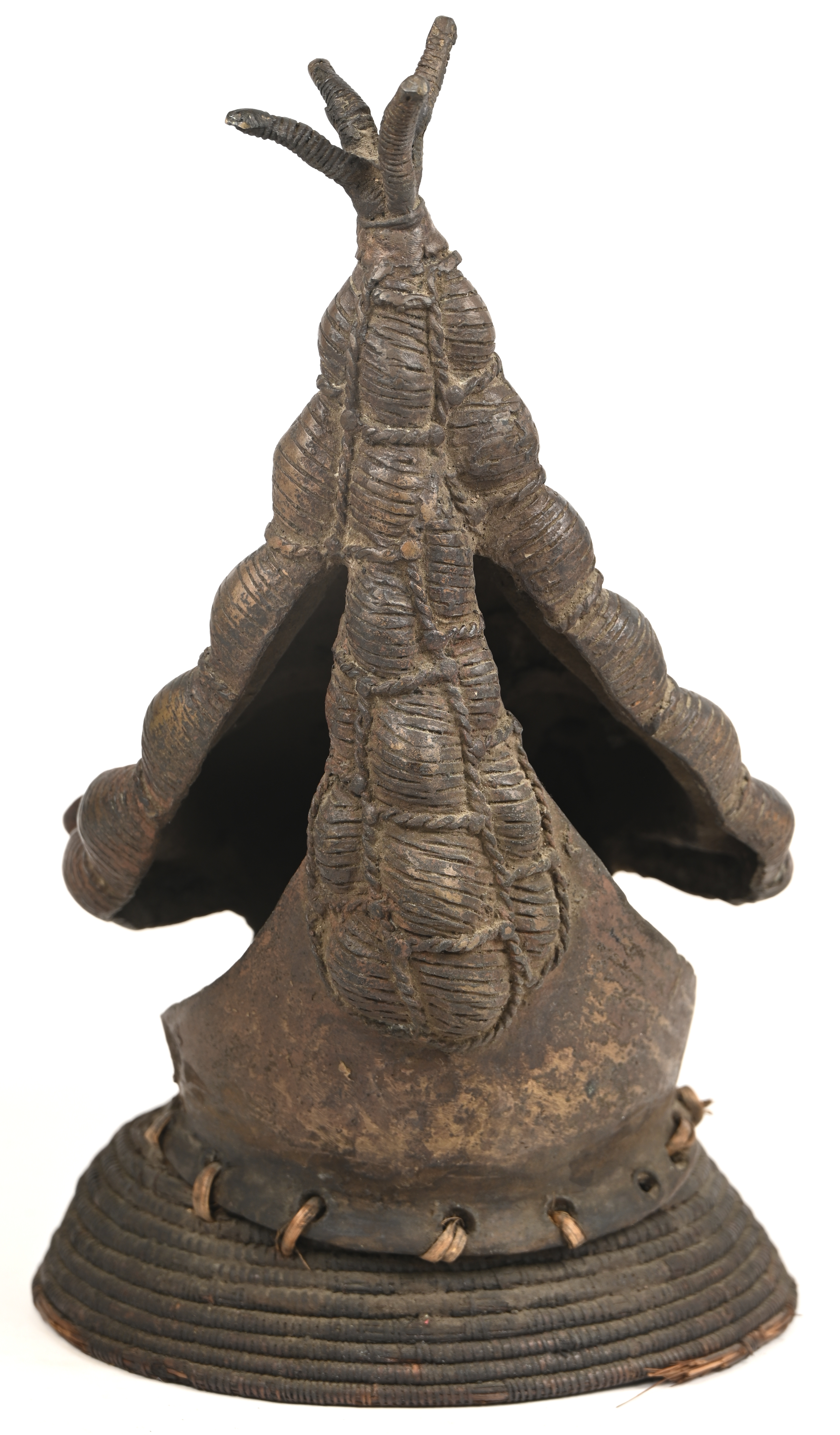 Een bronzen hoofd. Benin Een bronzen hoofd. Benin.