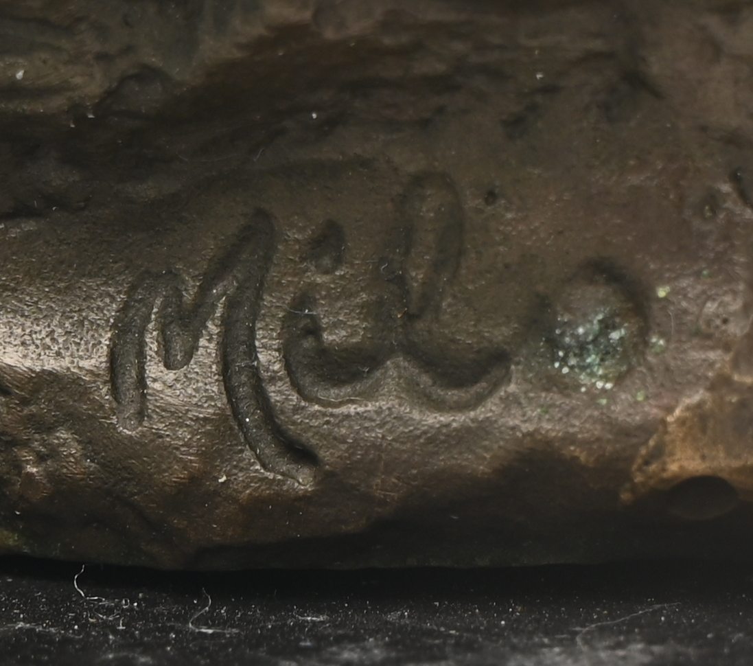 “Melancholy girl”, een bronzen beeldje op zwart marmeren sokkel, naar het werk van Milo, gesigneerd en bronsgieterij stempel “Melancholy girl”, een bronzen beeldje op zwart marmeren sokkel, naar het werk van Milo, gesigneerd en bronsgieterij stempel.