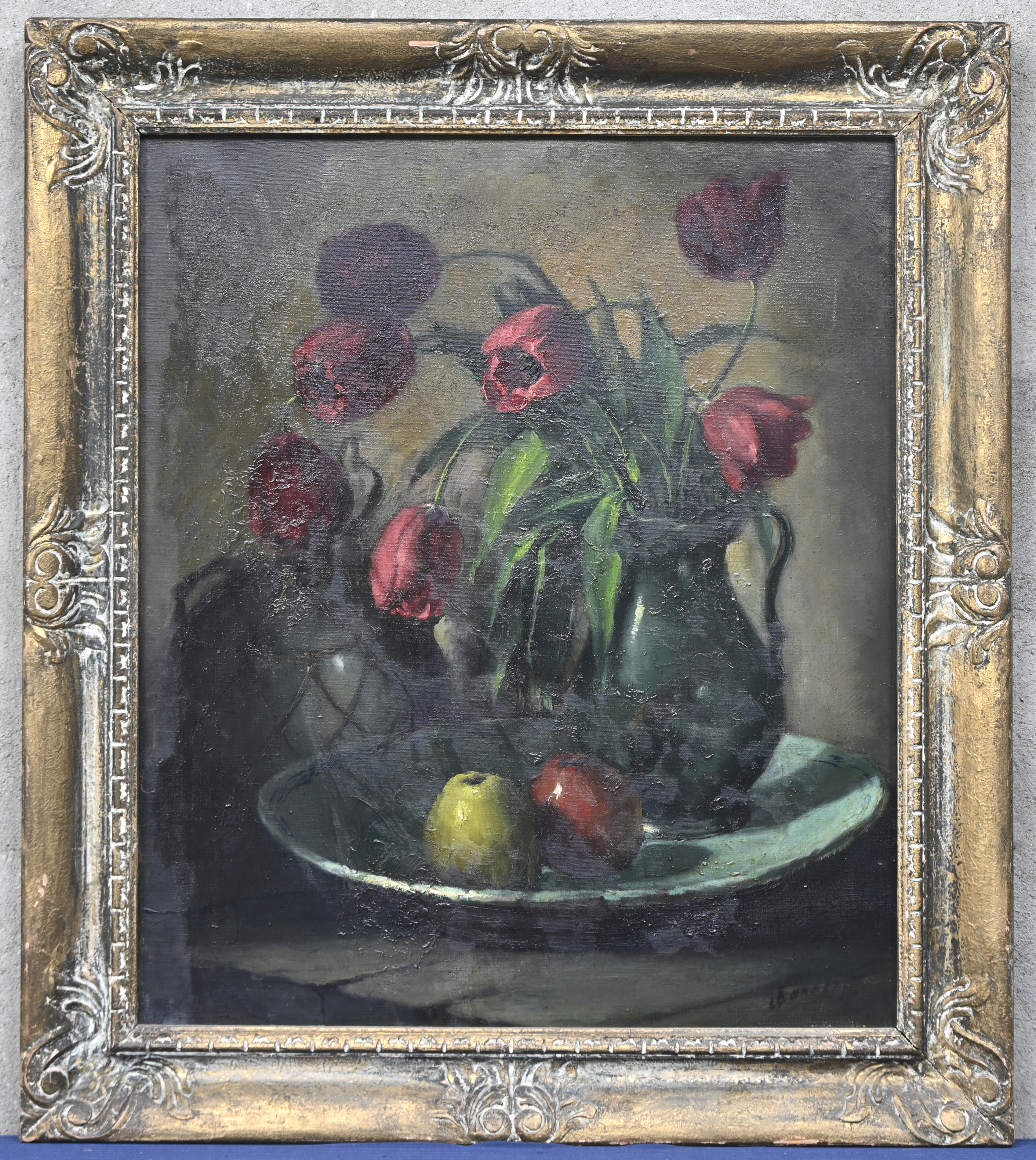 “Stilleven met tulpen en appels”, een schilderij, olieverf op doek, gesigneerd ‘Sanders’ “Stilleven met tulpen en appels”, een schilderij, olieverf op doek, gesigneerd ‘Sanders’.