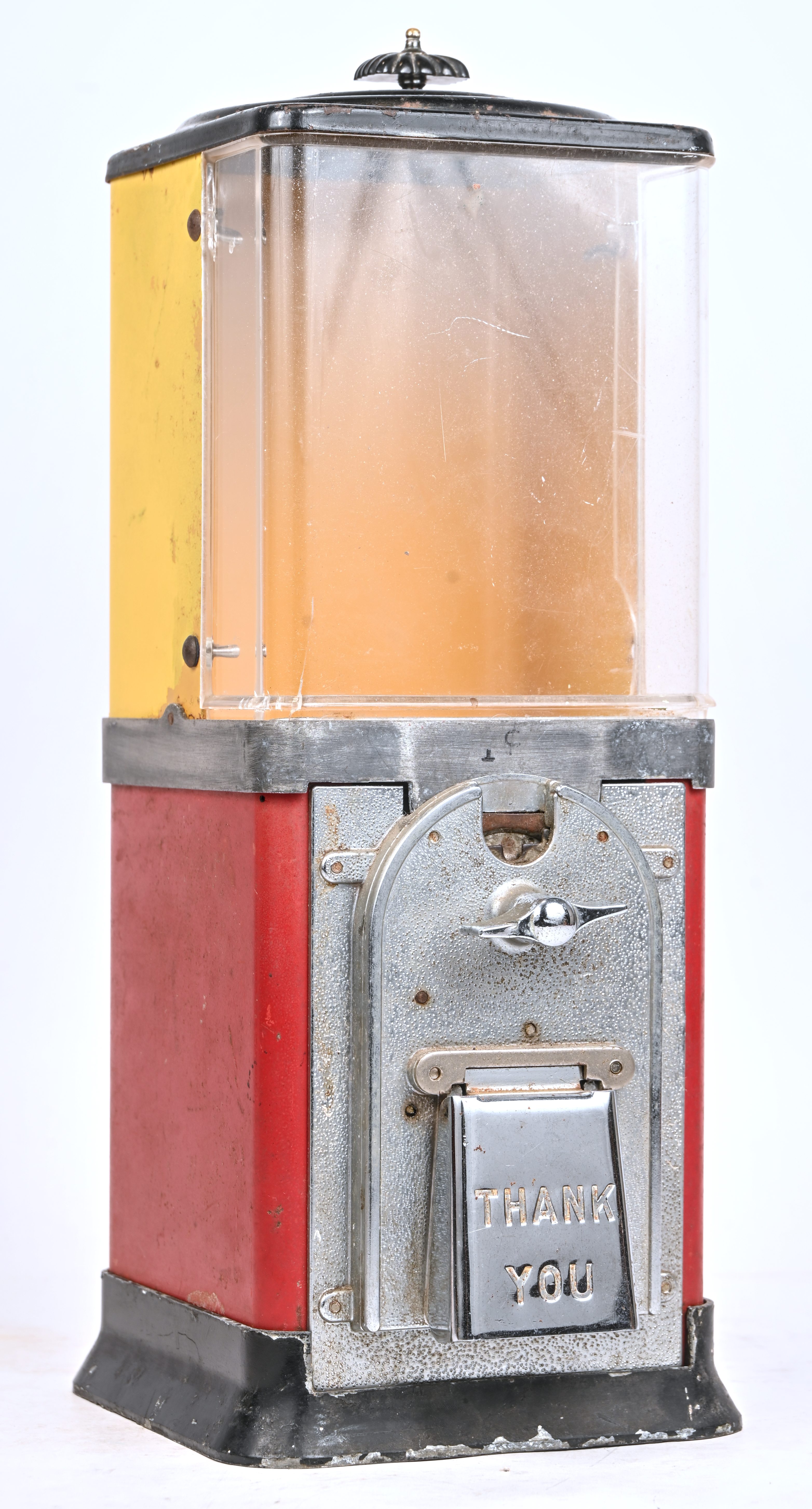 Kauwgomballenautomaat, werkt op stukken van 2 & 10 cent. Met schade aan het plexi raam Kauwgomballenautomaat, werkt op stukken van 2 & 10 cent. Met schade aan het plexi raam.