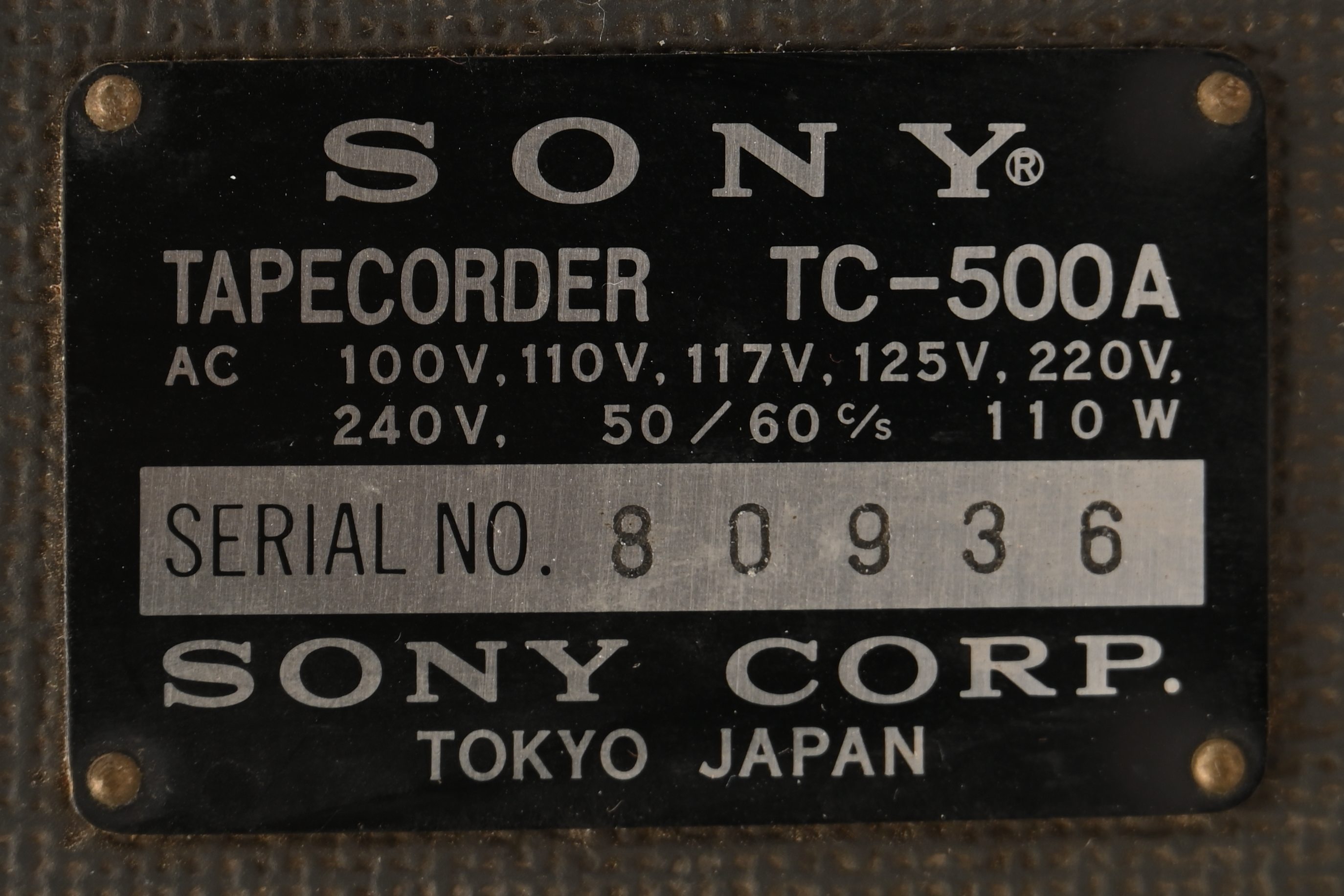 Een vintage bandopnemer, Sony TC 500 A, met speakers Een vintage bandopnemer, Sony TC 500 A, met speakers.