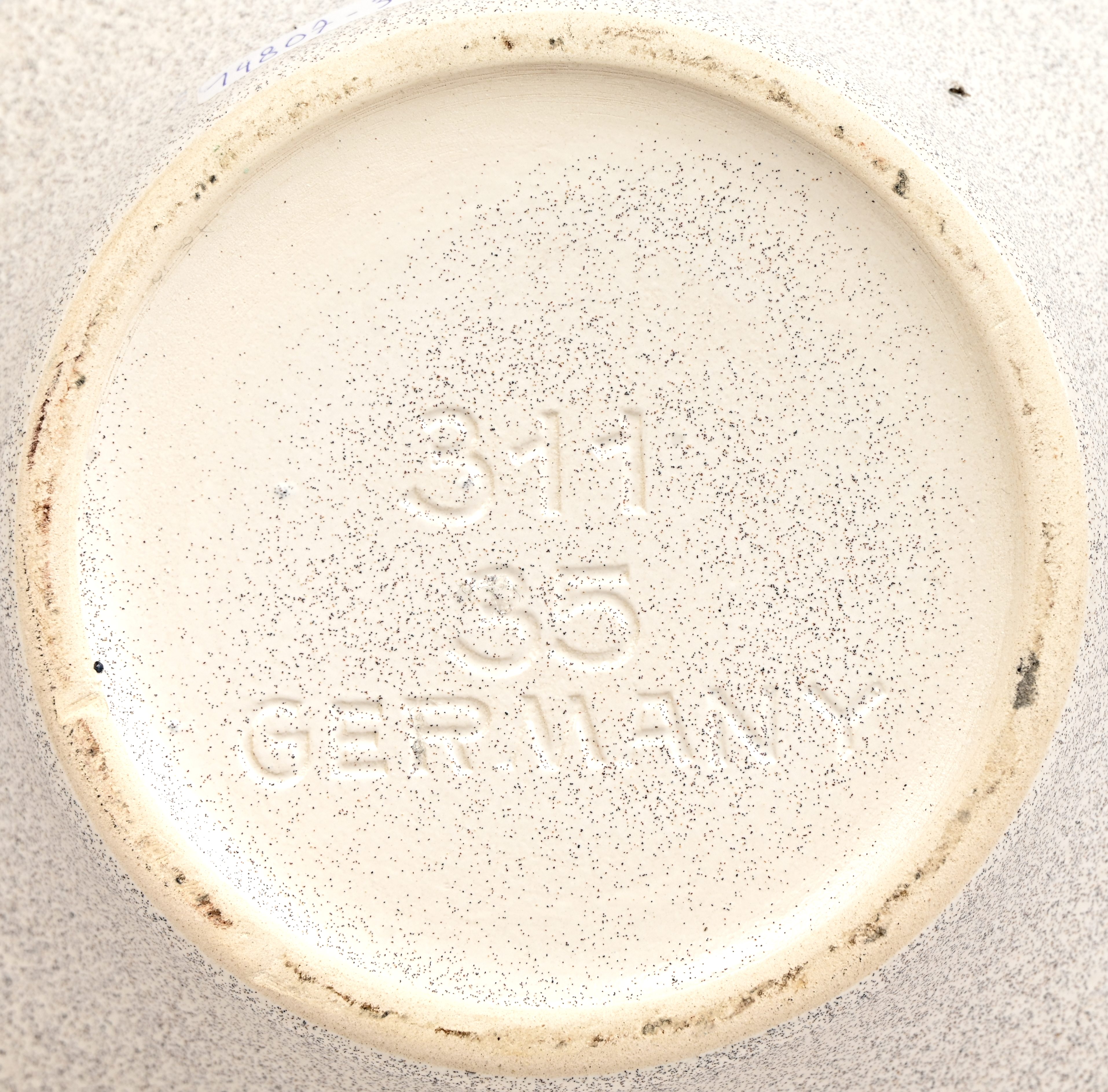 Een vintage keramische vaas met oranje boord, gemerkt Germany Een vintage keramische vaas met oranje boord, gemerkt Germany.