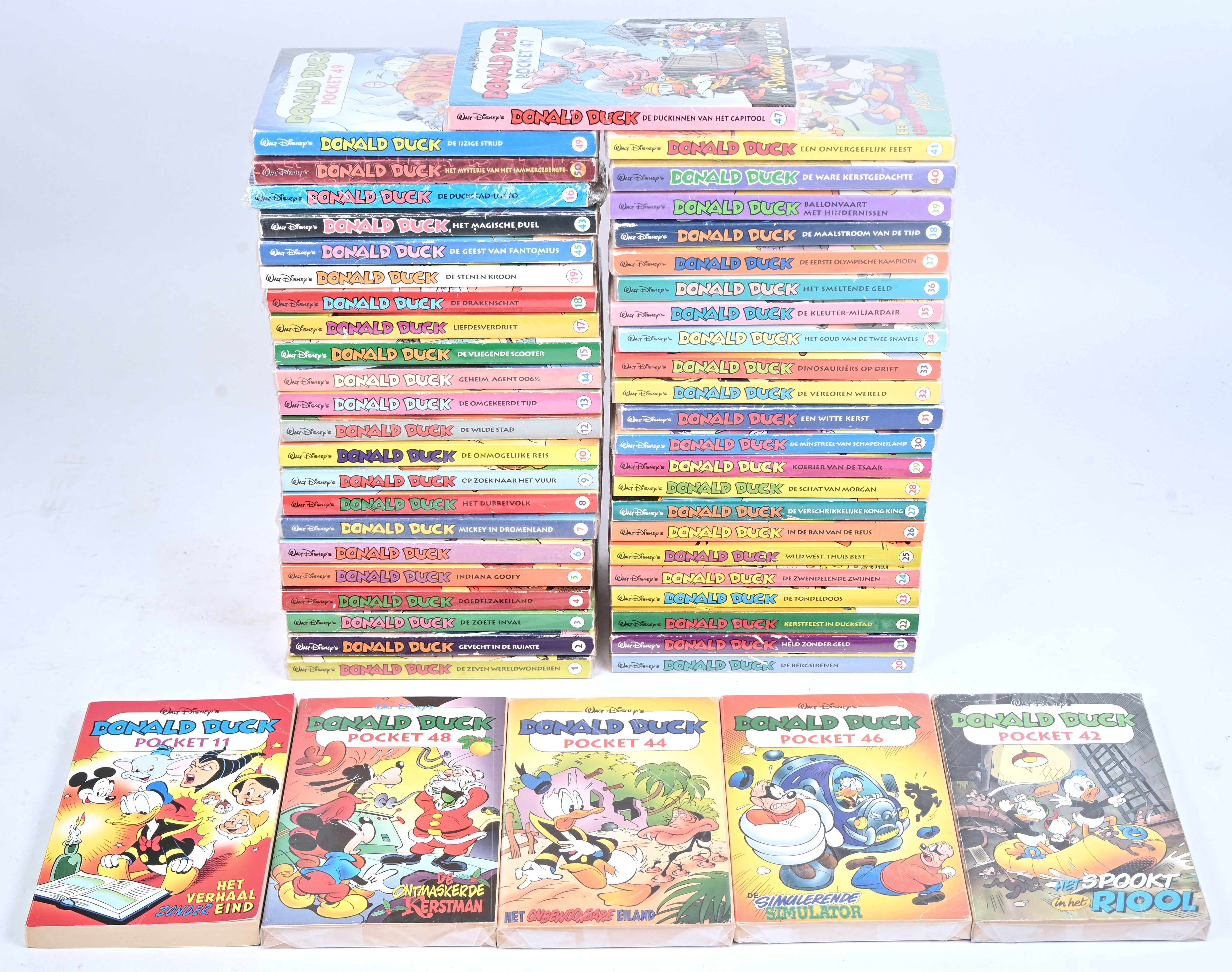 ‘Donald Duck pocket’, nr. 1-50. Eerste drukken, in goede staat ‘Donald Duck pocket’, nr. 1-50. Eerste drukken, in goede staat.