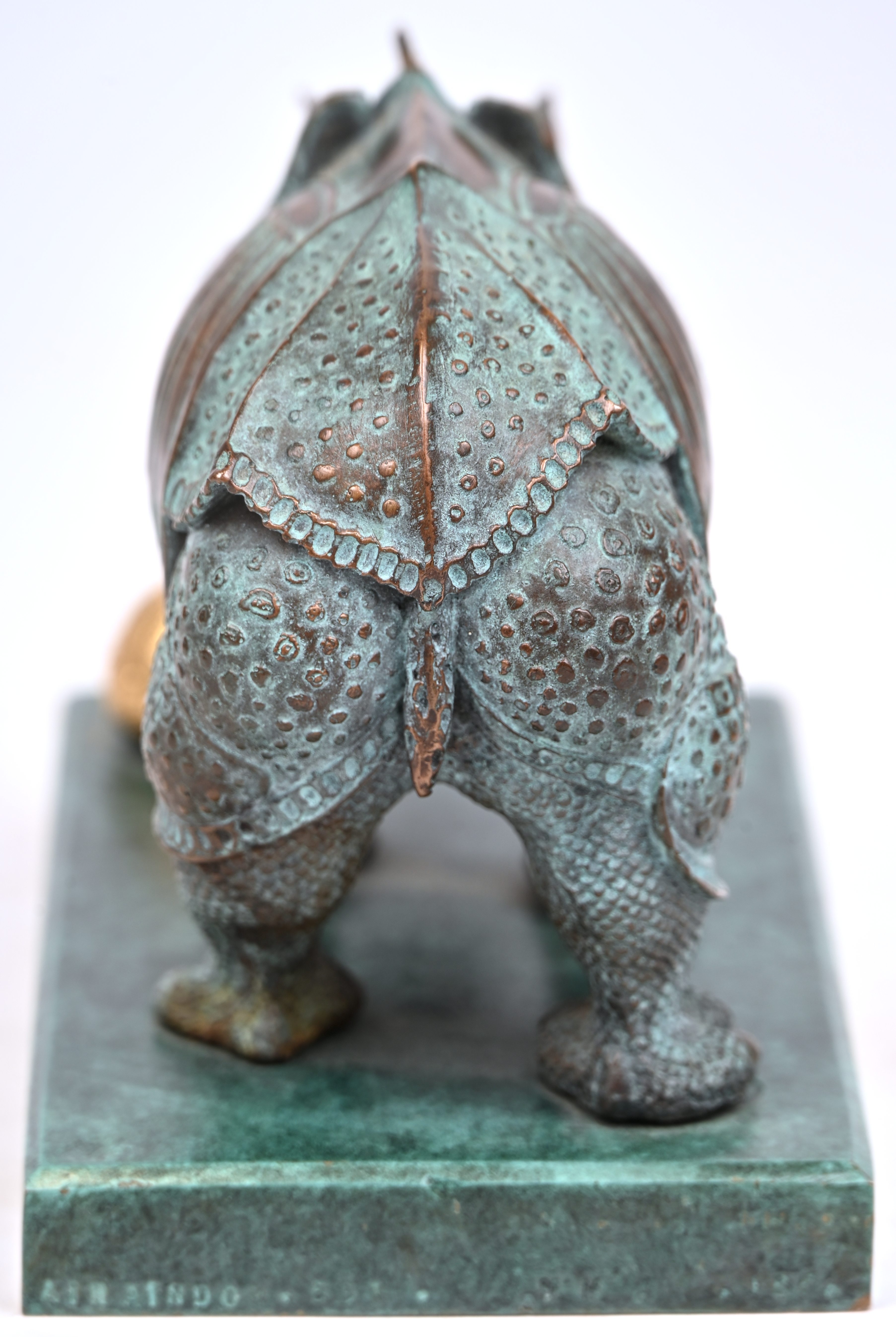 ‘Rhinocéros’, een beeldje van groen gepatineerd brons. Gesigneerd op de voet. Gemarkeerd ‘Airaindor 531 VM JBF’ ‘Rhinocéros’, een beeldje van groen gepatineerd brons. Gesigneerd op de voet. Gemarkeerd ‘Airaindor 531 VM JBF’.