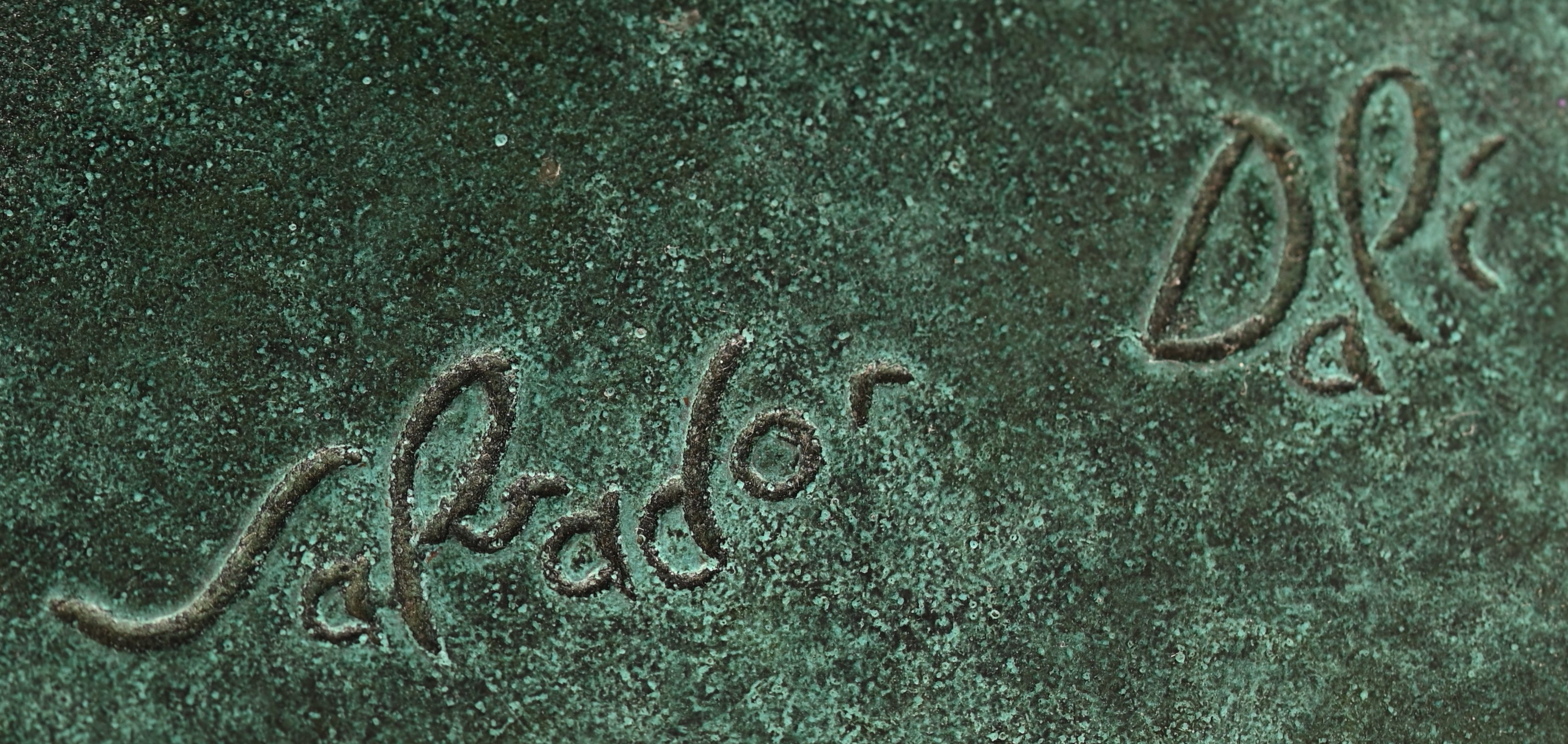 ‘Rhinocéros’, een beeldje van groen gepatineerd brons. Gesigneerd op de voet. Gemarkeerd ‘Airaindor 531 VM JBF’ ‘Rhinocéros’, een beeldje van groen gepatineerd brons. Gesigneerd op de voet. Gemarkeerd ‘Airaindor 531 VM JBF’.