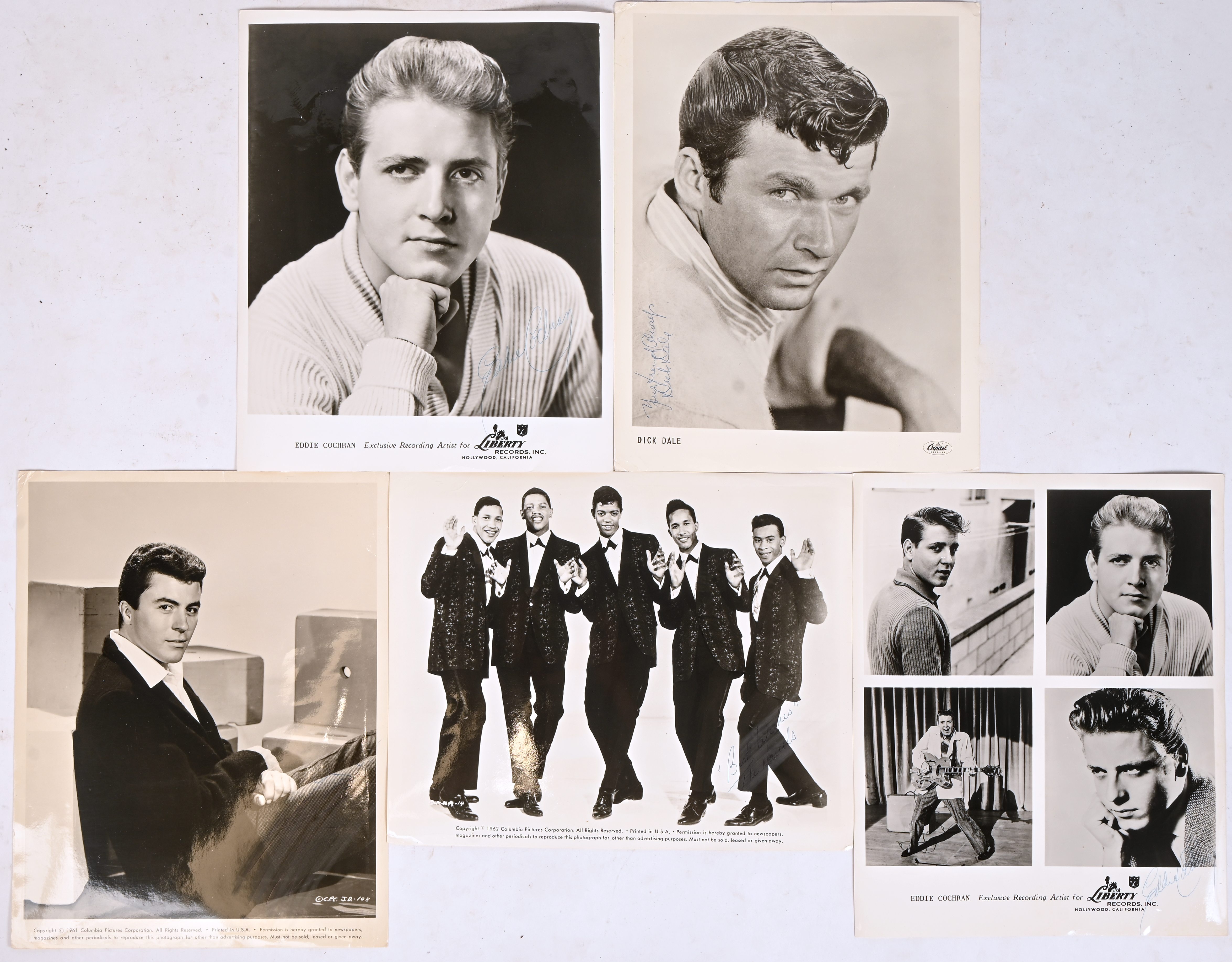 Vijf grote gesigneerde foto’s van sterren van weleer: Dick Dale (king of the surf guitar), 2 x Eddie Cochran, James Darren en ‘Best Wishes van The Marcels Vijf grote gesigneerde foto’s van sterren van weleer: Dick Dale (king of the surf guitar), 2 x Eddie Cochran, James Darren en ‘Best Wishes van The Marcels.