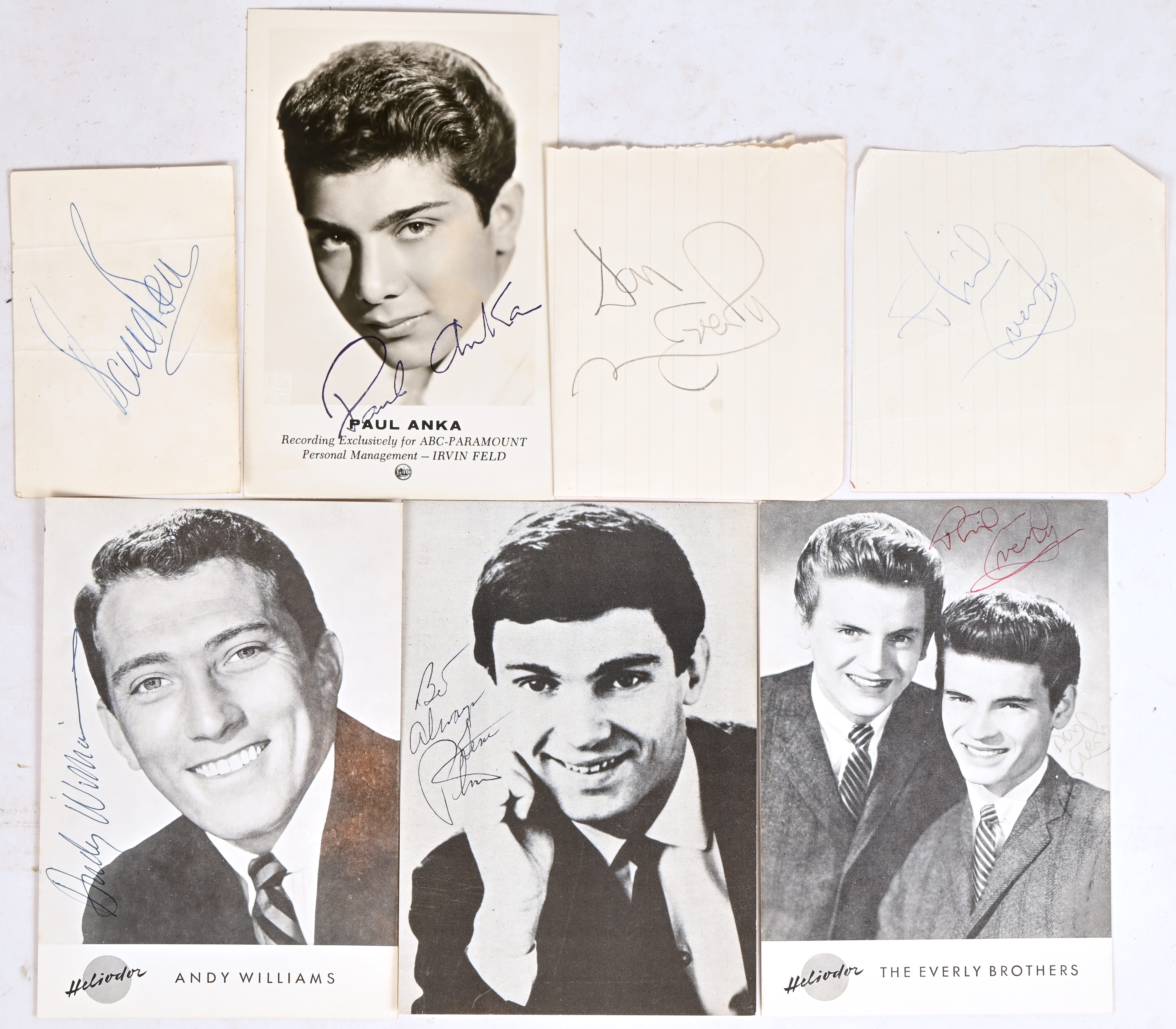 Acht handtekeningen van helden van weleer, Paul Anka, Gene Pitney, Andy Williams, The Everly Brothers (Phil & Don op één foto en beide signaturen op een los papiertje) en Dave Barry (op een naamkaartje) Acht handtekeningen van helden van weleer, Paul Anka, Gene Pitney, Andy Williams, The Everly Brothers (Phil & Don op één foto en beide signaturen op een los papiertje) en Dave Barry (op een naamkaartje).