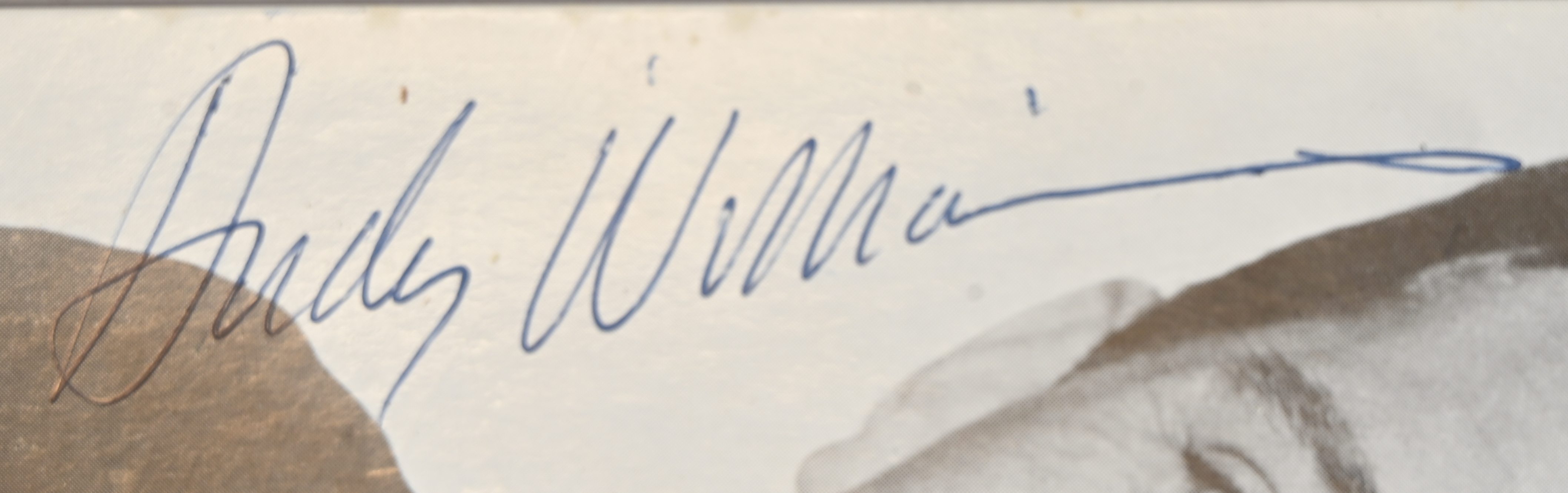 Acht handtekeningen van helden van weleer, Paul Anka, Gene Pitney, Andy Williams, The Everly Brothers (Phil & Don op één foto en beide signaturen op een los papiertje) en Dave Barry (op een naamkaartje) Acht handtekeningen van helden van weleer, Paul Anka, Gene Pitney, Andy Williams, The Everly Brothers (Phil & Don op één foto en beide signaturen op een los papiertje) en Dave Barry (op een naamkaartje).