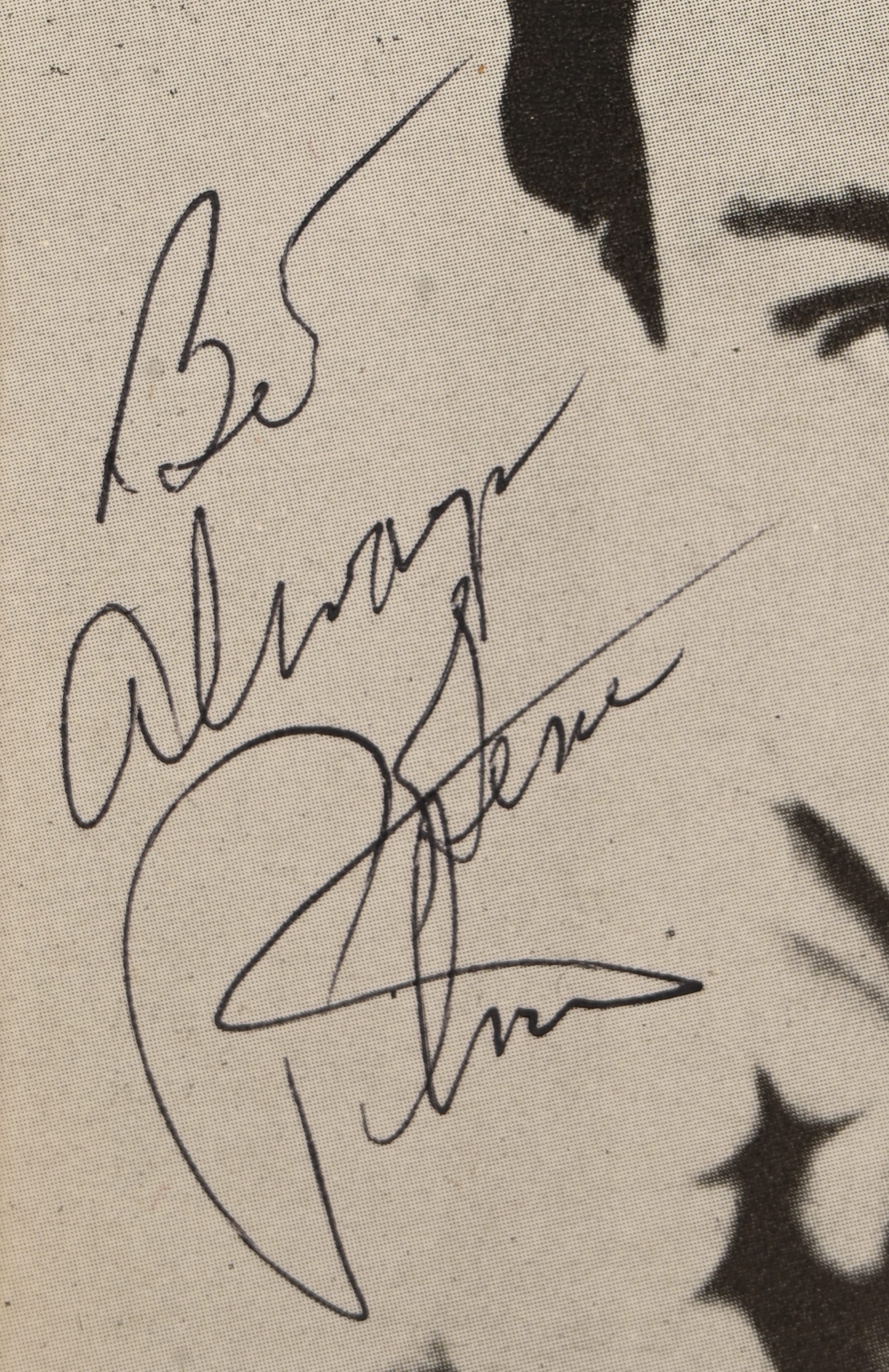 Acht handtekeningen van helden van weleer, Paul Anka, Gene Pitney, Andy Williams, The Everly Brothers (Phil & Don op één foto en beide signaturen op een los papiertje) en Dave Barry (op een naamkaartje) Acht handtekeningen van helden van weleer, Paul Anka, Gene Pitney, Andy Williams, The Everly Brothers (Phil & Don op één foto en beide signaturen op een los papiertje) en Dave Barry (op een naamkaartje).
