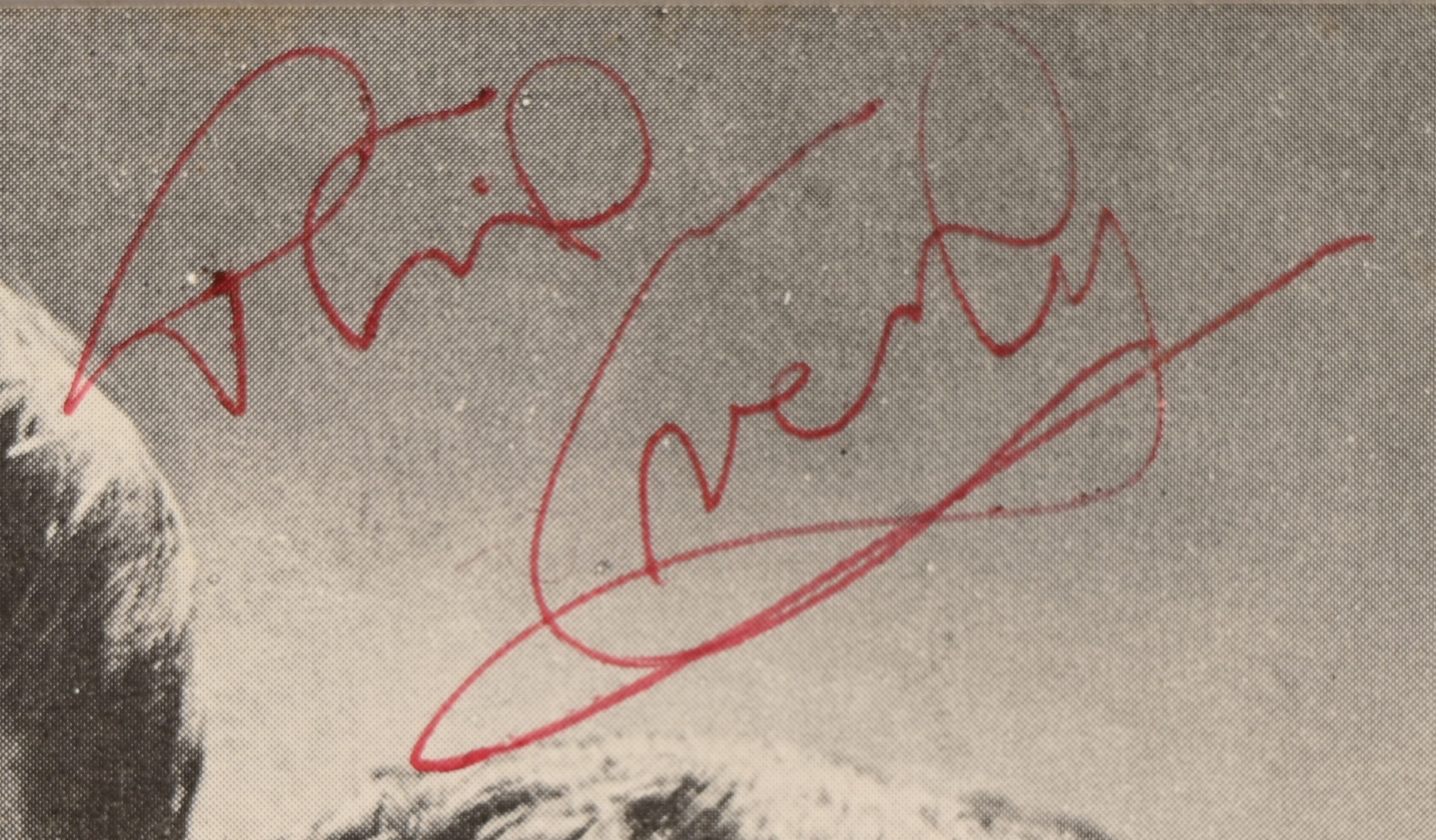 Acht handtekeningen van helden van weleer, Paul Anka, Gene Pitney, Andy Williams, The Everly Brothers (Phil & Don op één foto en beide signaturen op een los papiertje) en Dave Barry (op een naamkaartje) Acht handtekeningen van helden van weleer, Paul Anka, Gene Pitney, Andy Williams, The Everly Brothers (Phil & Don op één foto en beide signaturen op een los papiertje) en Dave Barry (op een naamkaartje).