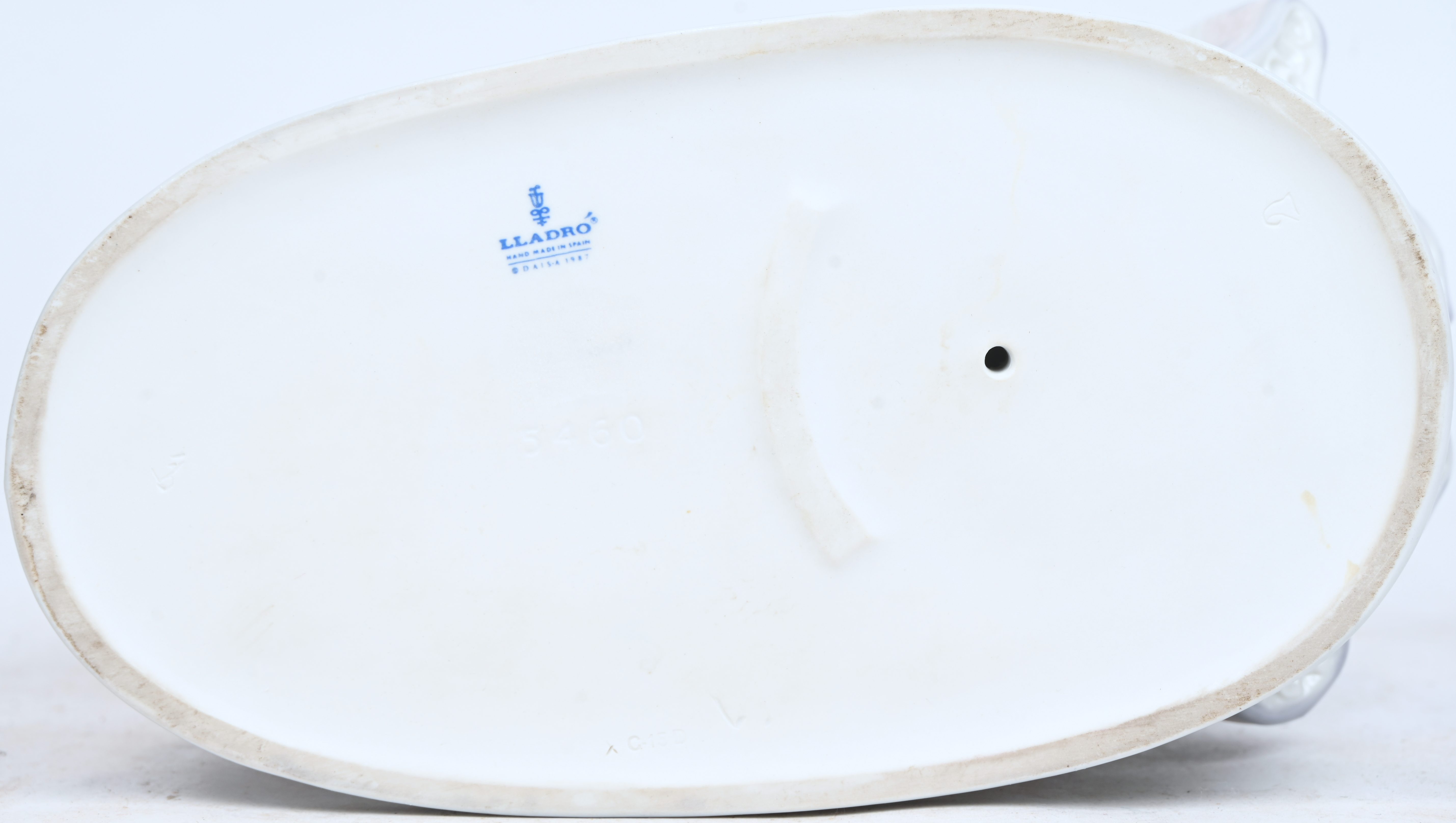 “Meisje met kruiwagen”. Een porseleinen beeld. Gemerkt Lladro “Meisje met kruiwagen”. Een porseleinen beeld. Gemerkt Lladro.
