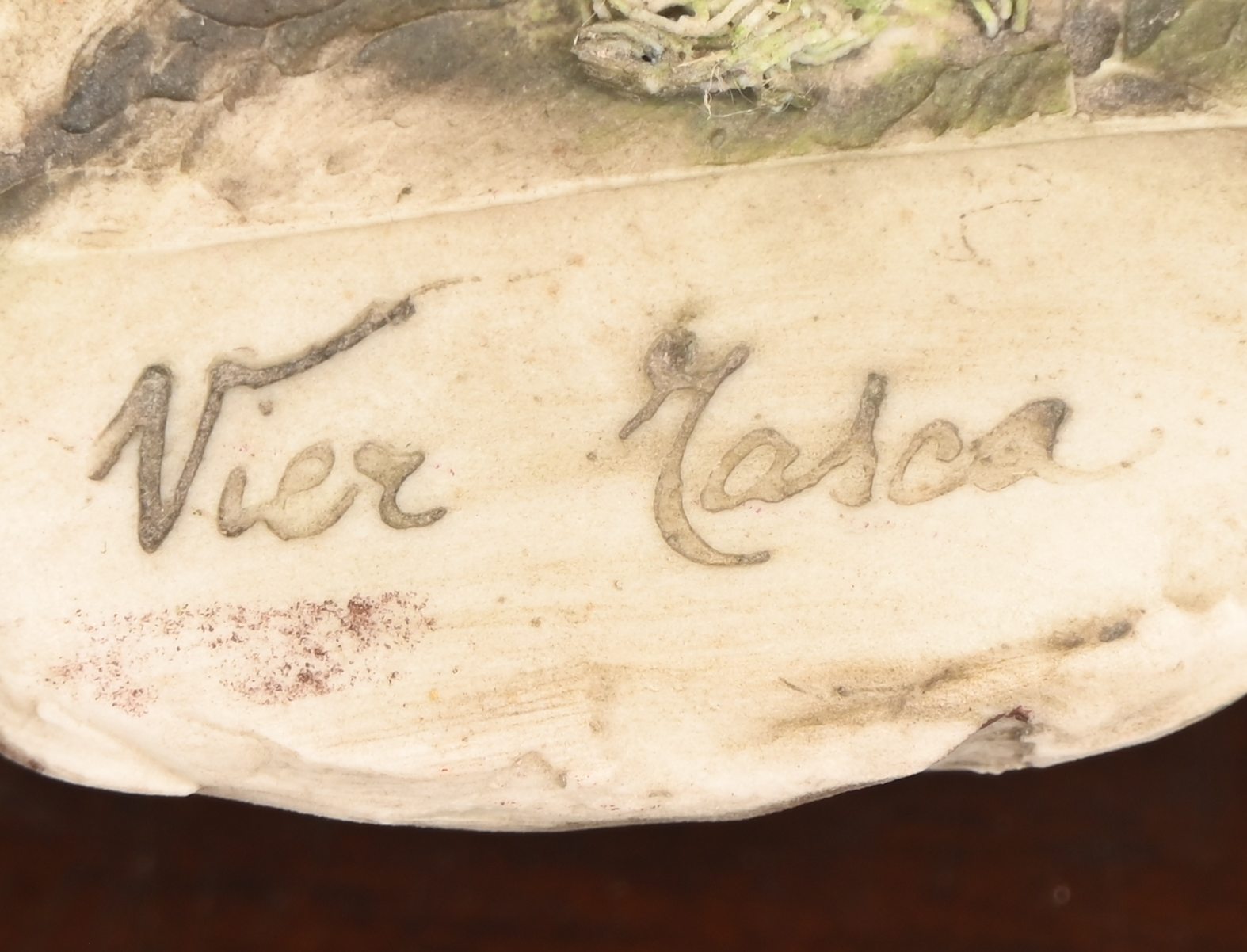 ‘Phasianus Colchicus’, een beeld van meerkleurig Capodimonte porselein. Gemerkt ‘Vier Tasca’, met schade ‘Phasianus Colchicus’, een beeld van meerkleurig Capodimonte porselein. Gemerkt ‘Vier Tasca’, met schade.