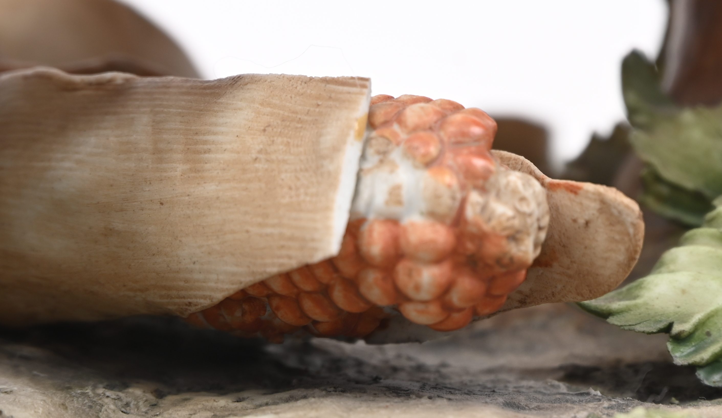 ‘Phasianus Colchicus’, een beeld van meerkleurig Capodimonte porselein. Gemerkt ‘Vier Tasca’, met schade ‘Phasianus Colchicus’, een beeld van meerkleurig Capodimonte porselein. Gemerkt ‘Vier Tasca’, met schade.