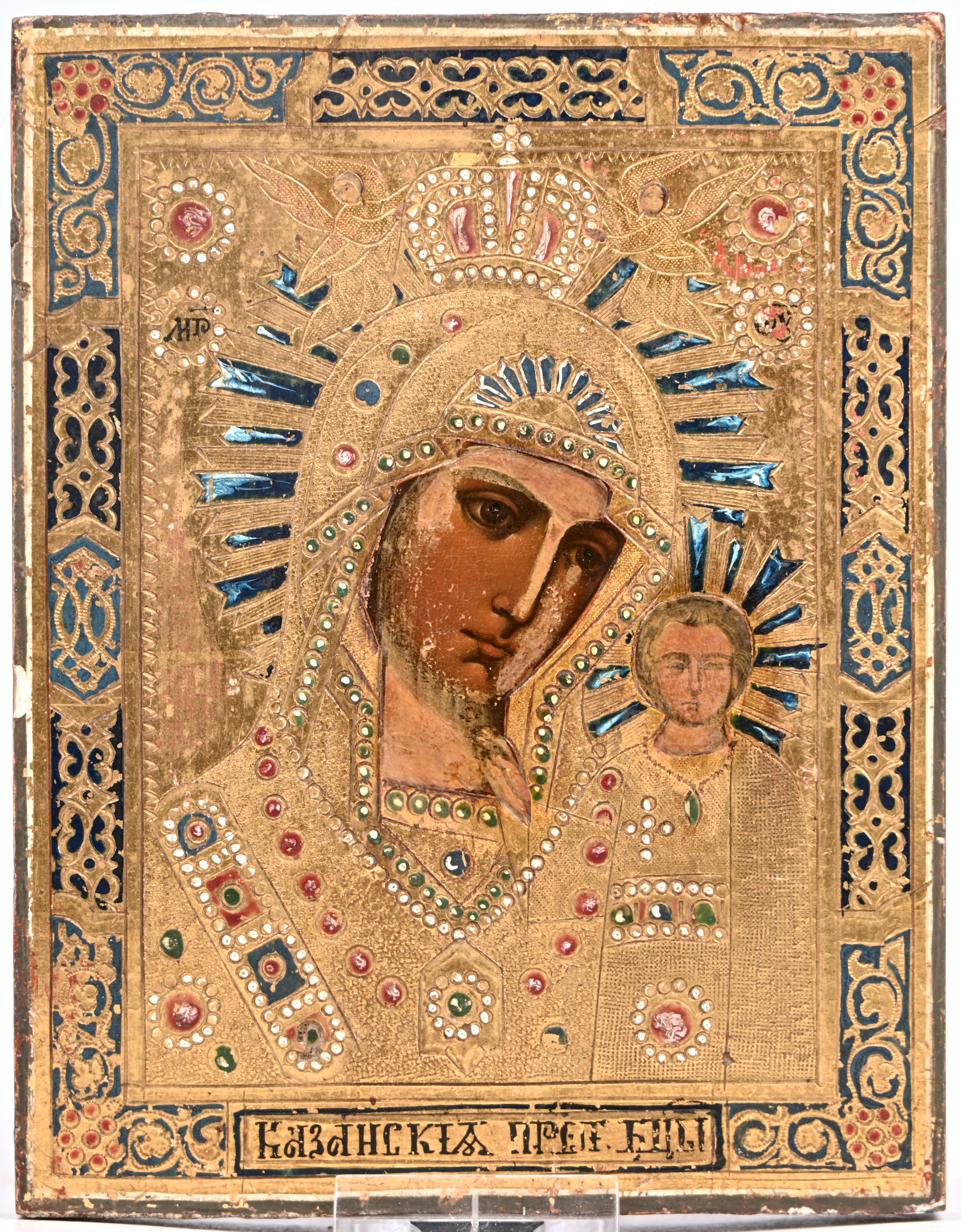 “Moeder Gods van Kazan”. Russische icoon. Tempera en goudfolie op paneel, XIXde eeuw “Moeder Gods van Kazan”. Russische icoon. Tempera en goudfolie op paneel, XIXde eeuw.