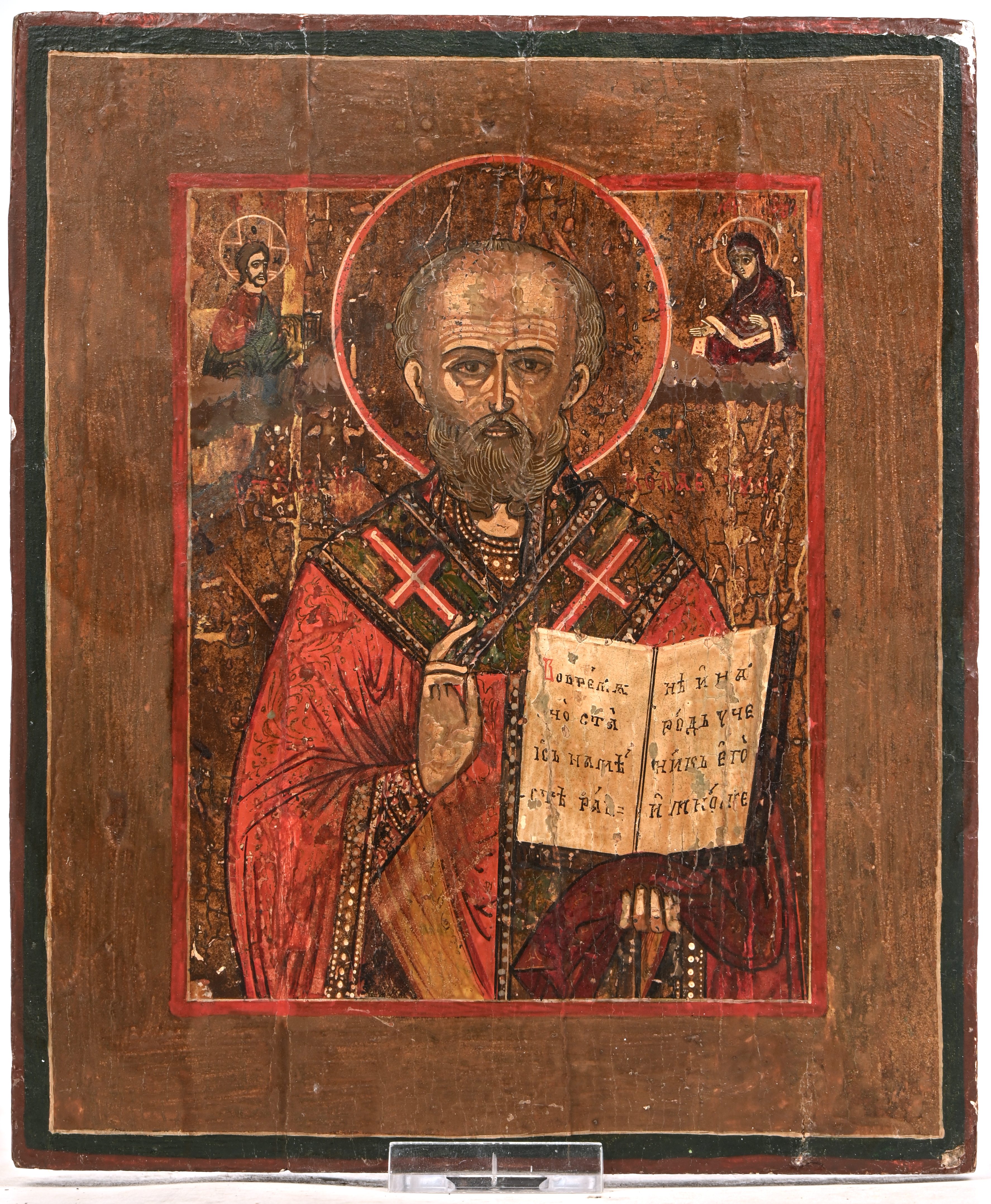 “Sint Nicolaas de wonderdoener”. Russische icoon. Tempera op paneel met metalen riza, XIXde eeuw “Sint Nicolaas de wonderdoener”. Russische icoon. Tempera op paneel met metalen riza, XIXde eeuw.
