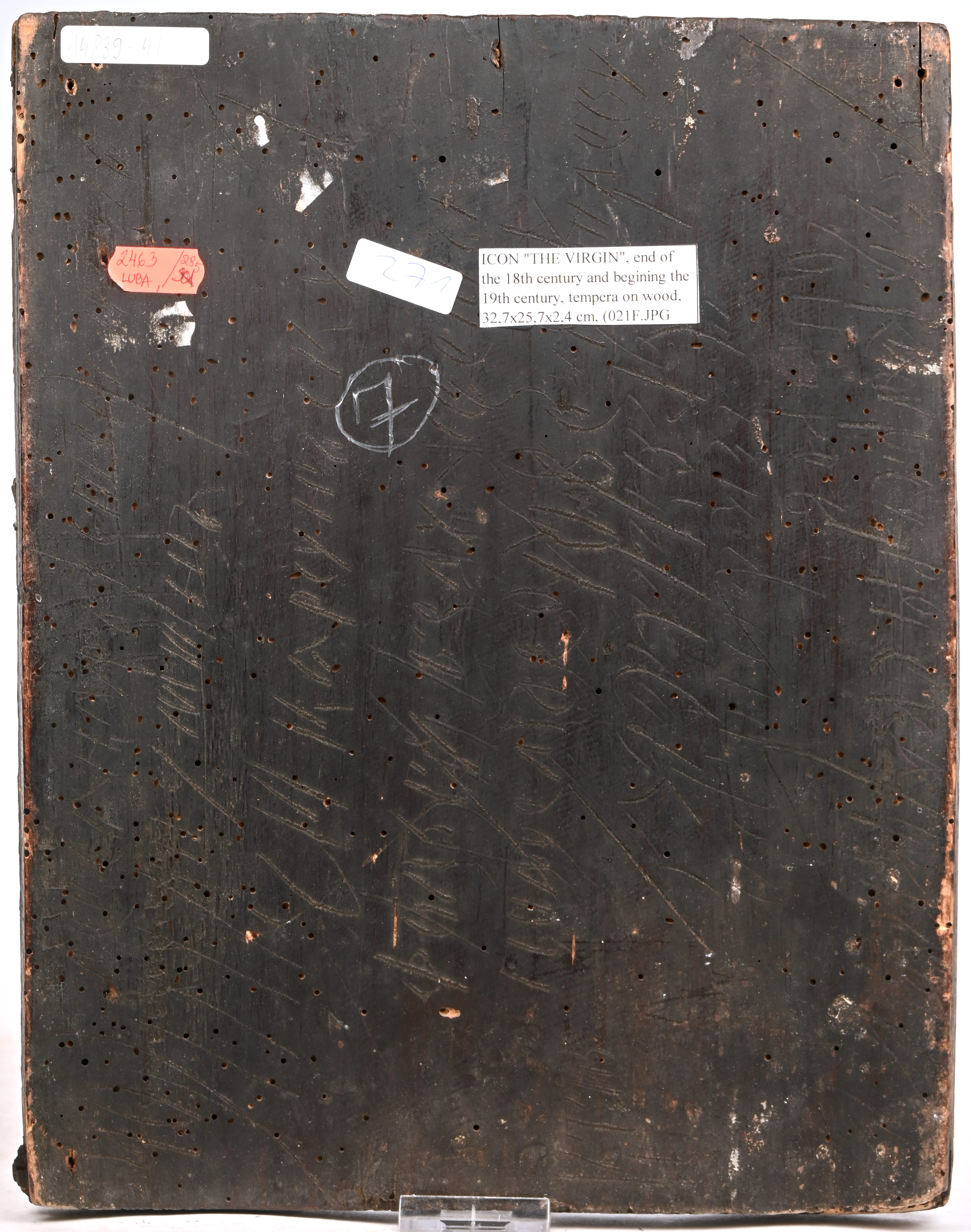 “De Heilige Maagd”. Russische icoon. Tempera op paneel, laat XVIIIe of vroeg XIXde eeuw “De Heilige Maagd”. Russische icoon. Tempera op paneel, laat XVIIIe of vroeg XIXde eeuw.