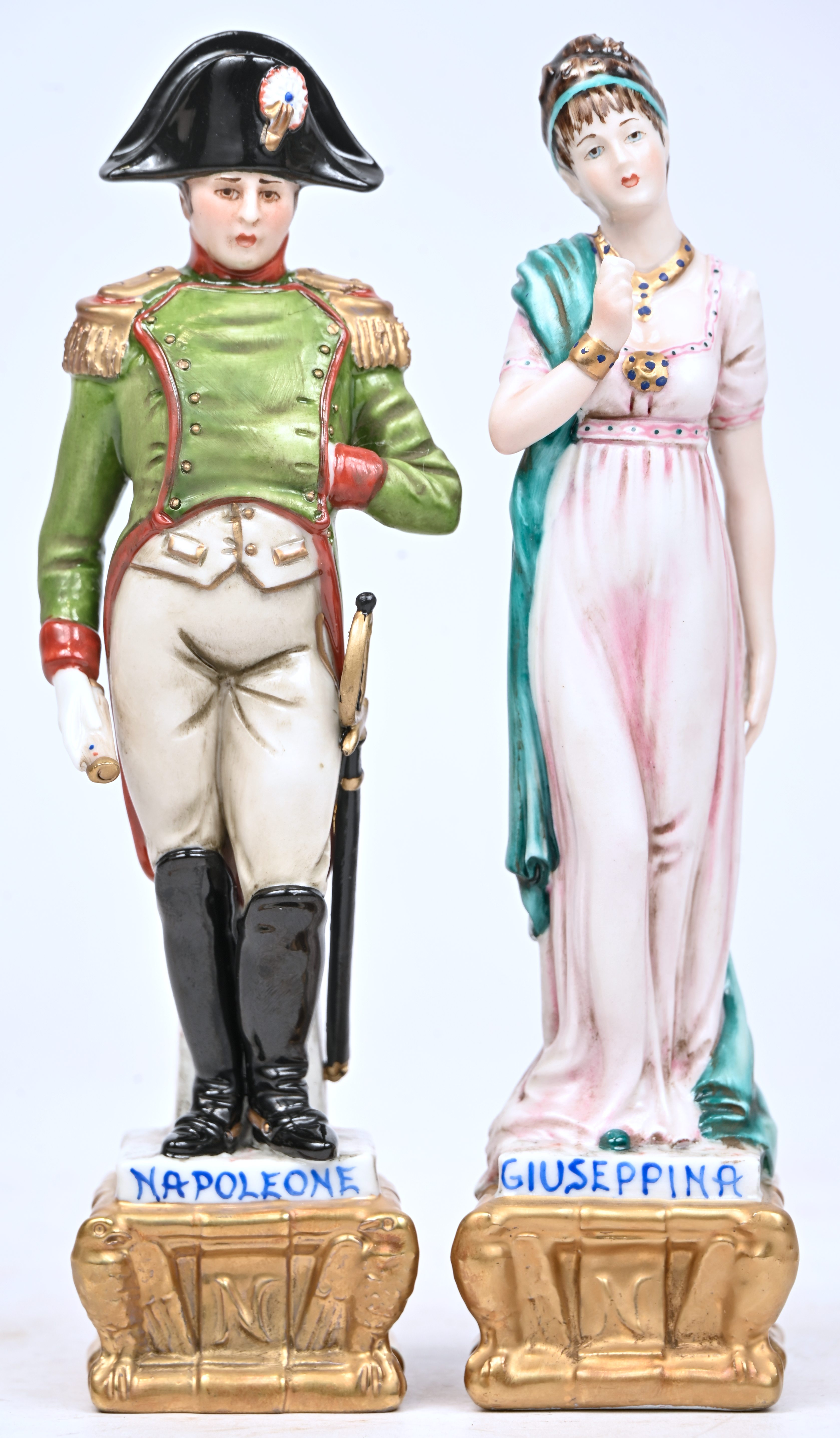 “Napoleone & Giuseppina”, 2 porseleinen beeldjes gemerkt Capodimonte, Cortese, Made in Italy “Napoleone & Giuseppina”, 2 porseleinen beeldjes gemerkt Capodimonte, Cortese, Made in Italy.