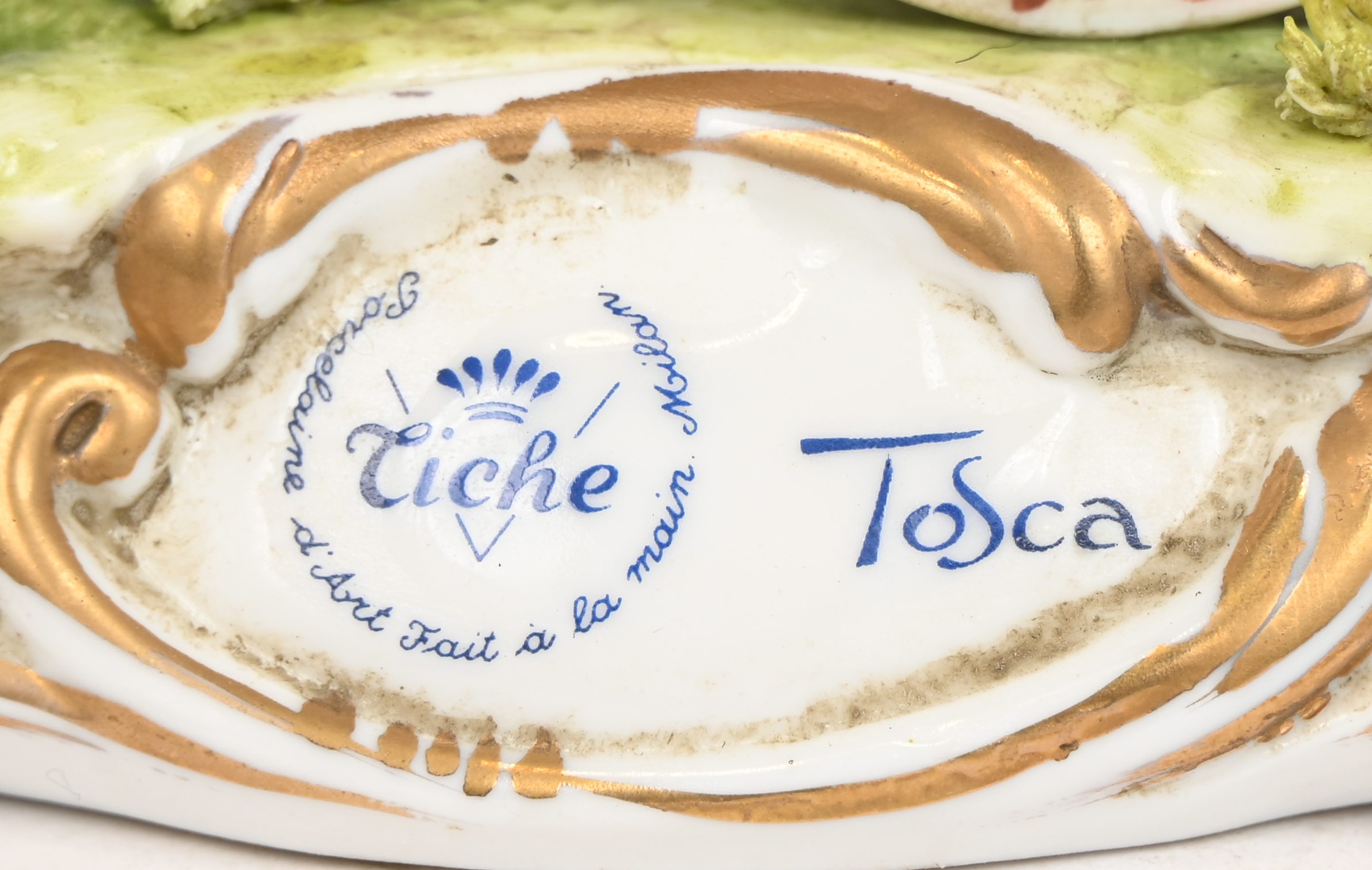 “Romantische voorstelling met koets”, een porseleinen groep, gemerkt Capodimonte “Romantische voorstelling met koets”, een porseleinen groep, gemerkt Capodimonte.