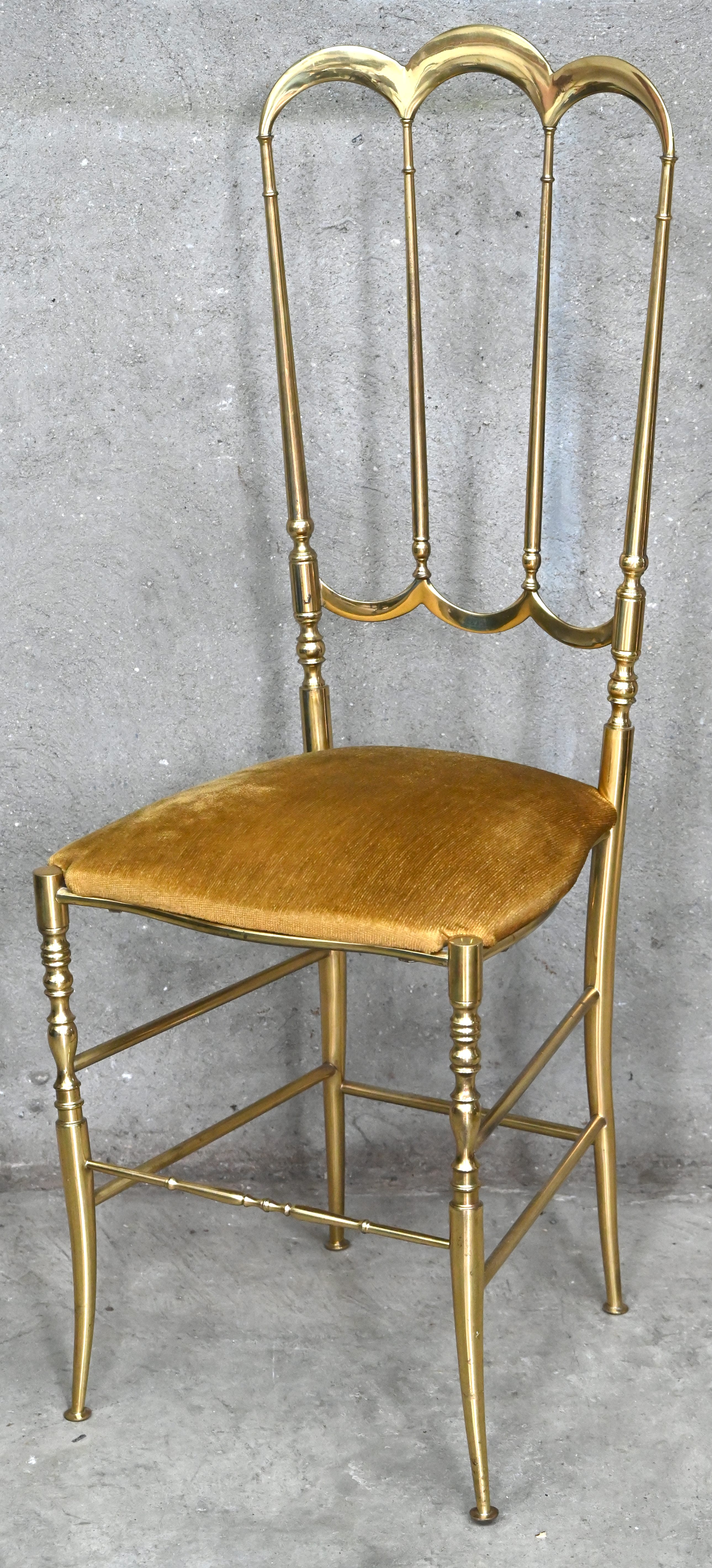 Een massief messing Chiavari design stoel. Medio 1970 Een massief messing Chiavari design stoel. Medio 1970.