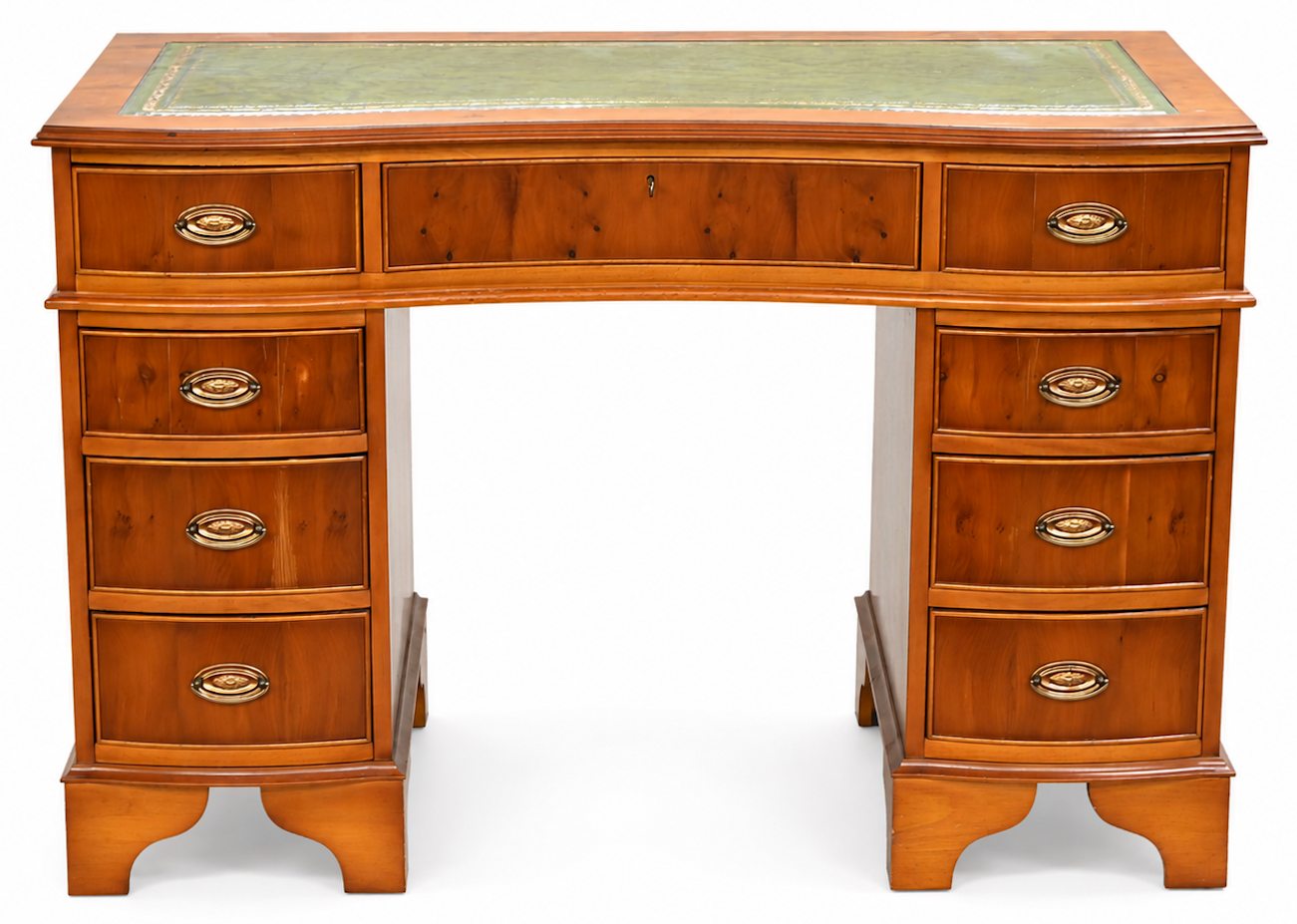 Een bureau in Engelse stijl, groen lederen blad, 9 laden Een bureau in Engelse stijl, groen lederen blad, 9 laden.