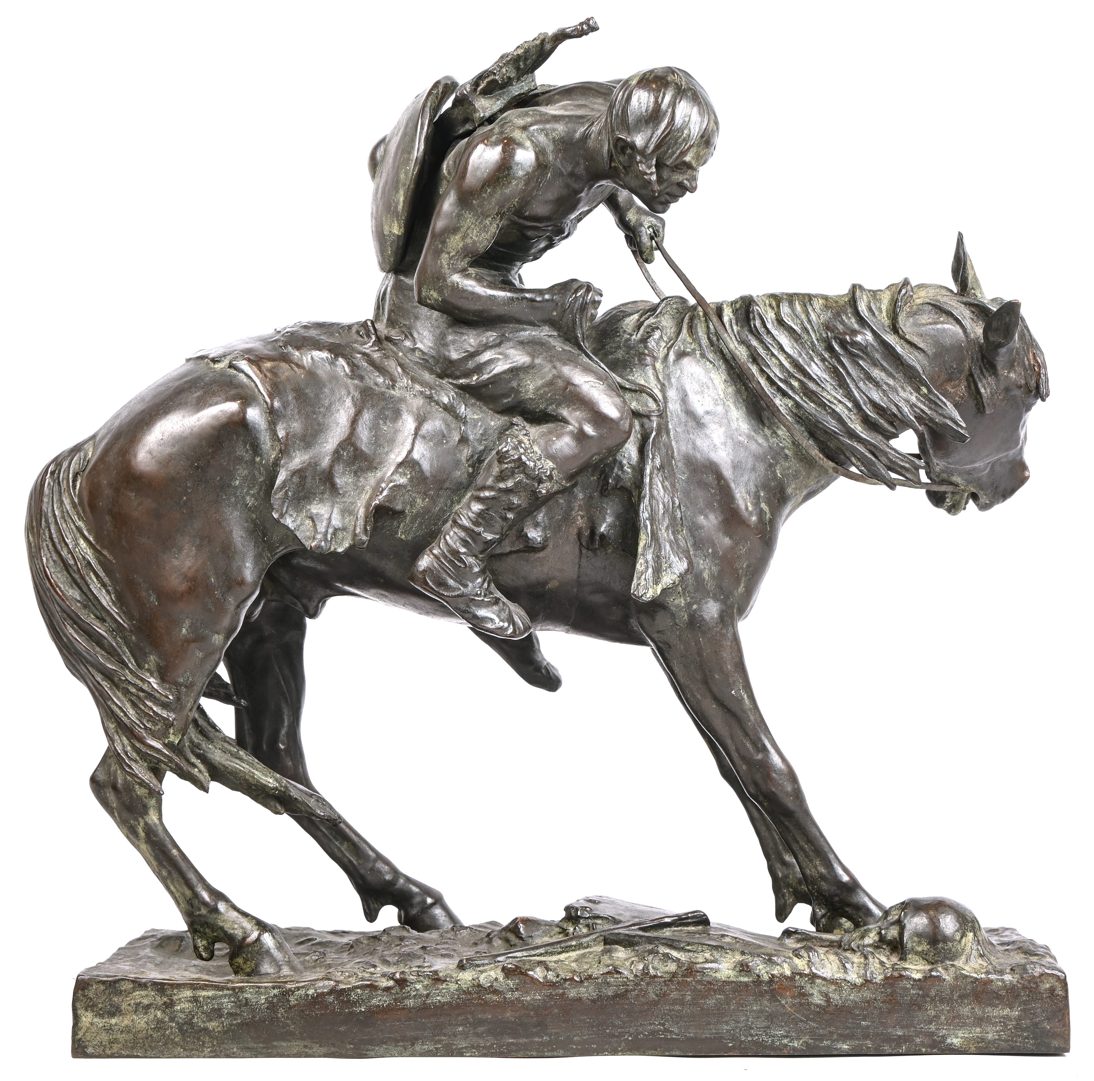 “Hunne zu Pferd”, een bronzen groep, draagt handtekening en het jaartal 1896 “Hunne zu Pferd”, een bronzen groep, draagt handtekening en het jaartal 1896.
