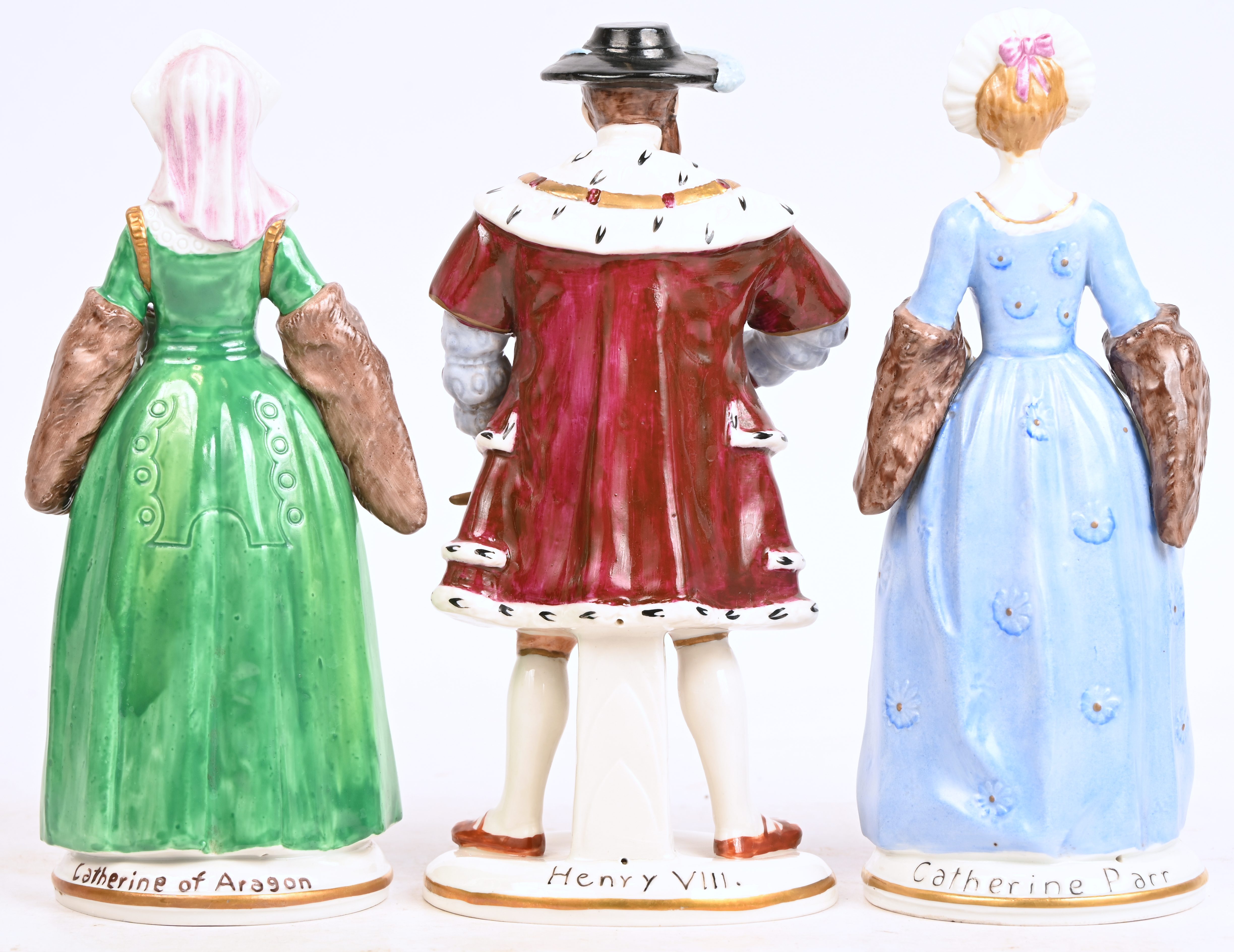 “Henry VIII en zijn 6 vrouwen”, 7 porseleinen beeldjes gemerkt Sitzendorf “Henry VIII en zijn 6 vrouwen”, 7 porseleinen beeldjes gemerkt Sitzendorf.