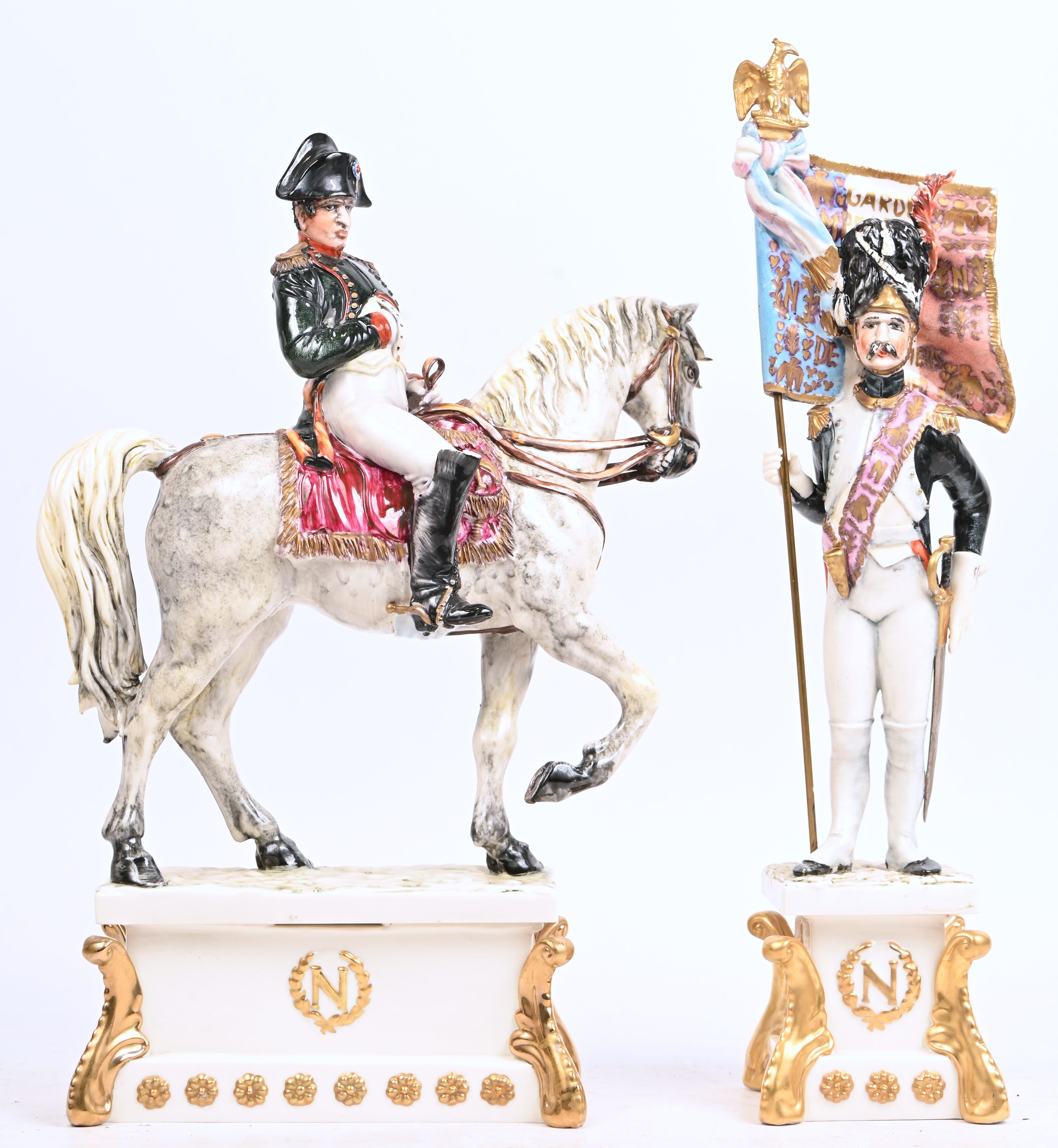 Napoleon te paard en 5 soldaten, 6 porseleinen beelden, gemerkt S. Righetto. 2 met schade Napoleon te paard en 5 soldaten, 6 porseleinen beelden, gemerkt S. Righetto. 2 met schade.