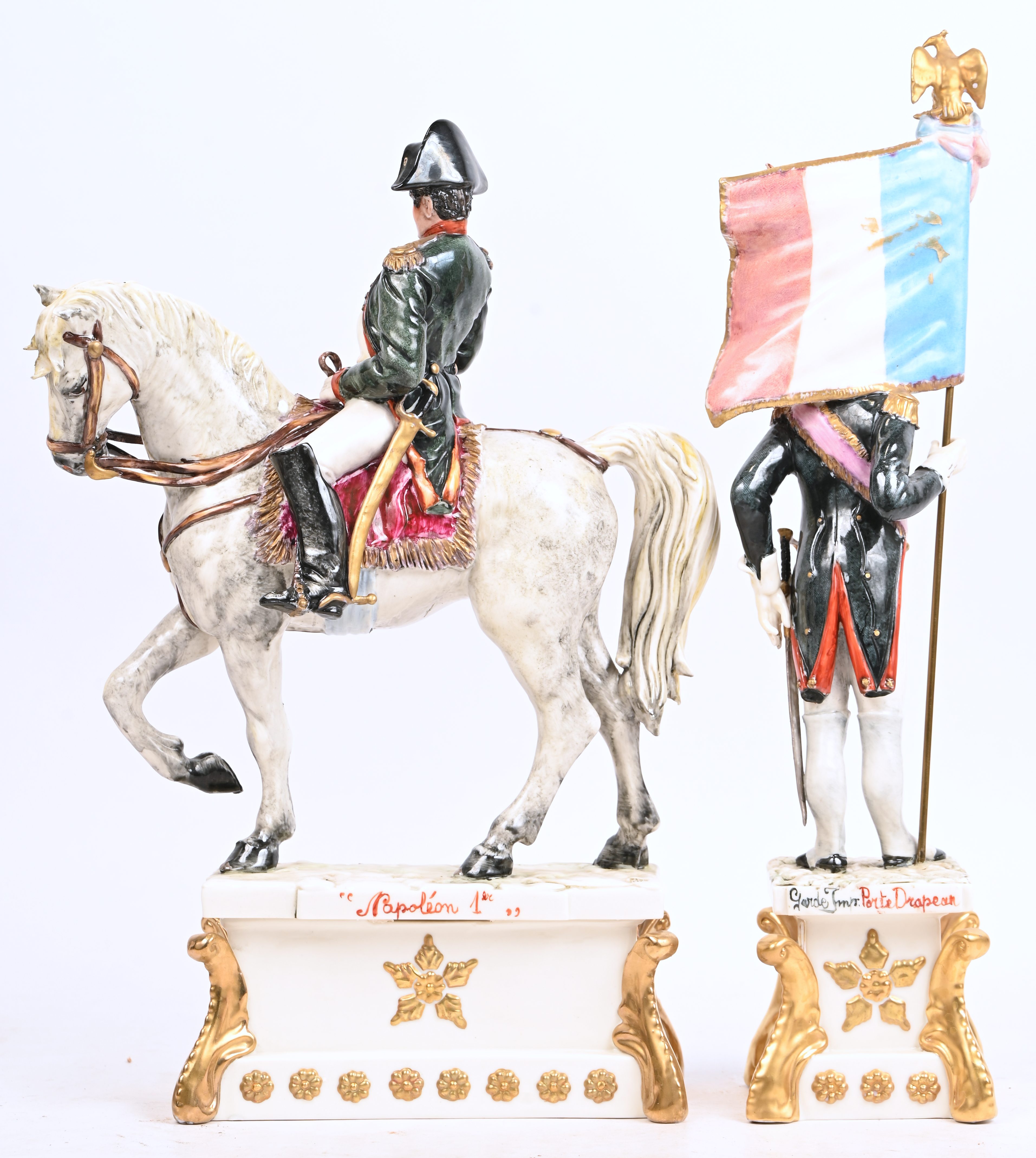 Napoleon te paard en 5 soldaten, 6 porseleinen beelden, gemerkt S. Righetto. 2 met schade Napoleon te paard en 5 soldaten, 6 porseleinen beelden, gemerkt S. Righetto. 2 met schade.