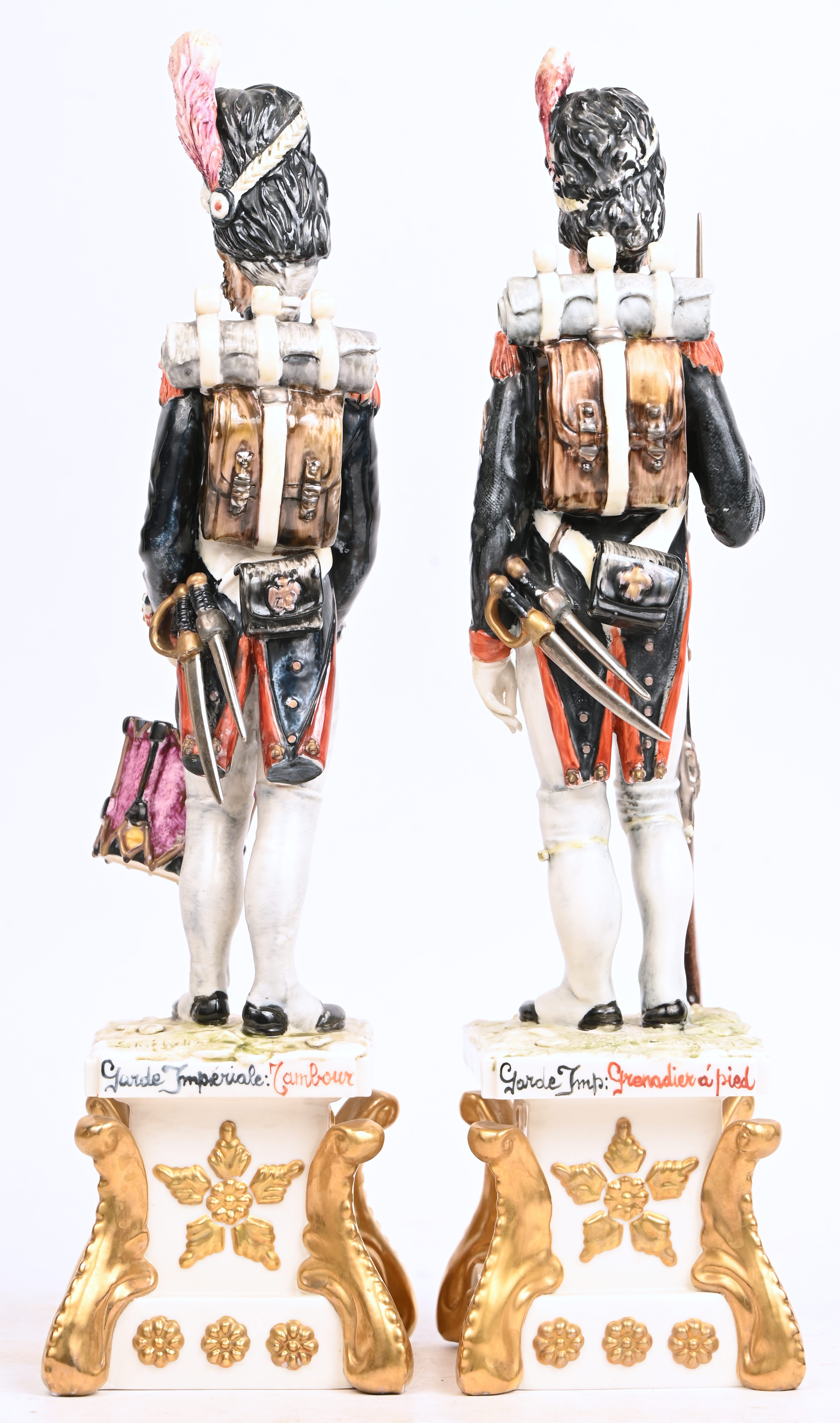 Napoleon te paard en 5 soldaten, 6 porseleinen beelden, gemerkt S. Righetto. 2 met schade Napoleon te paard en 5 soldaten, 6 porseleinen beelden, gemerkt S. Righetto. 2 met schade.
