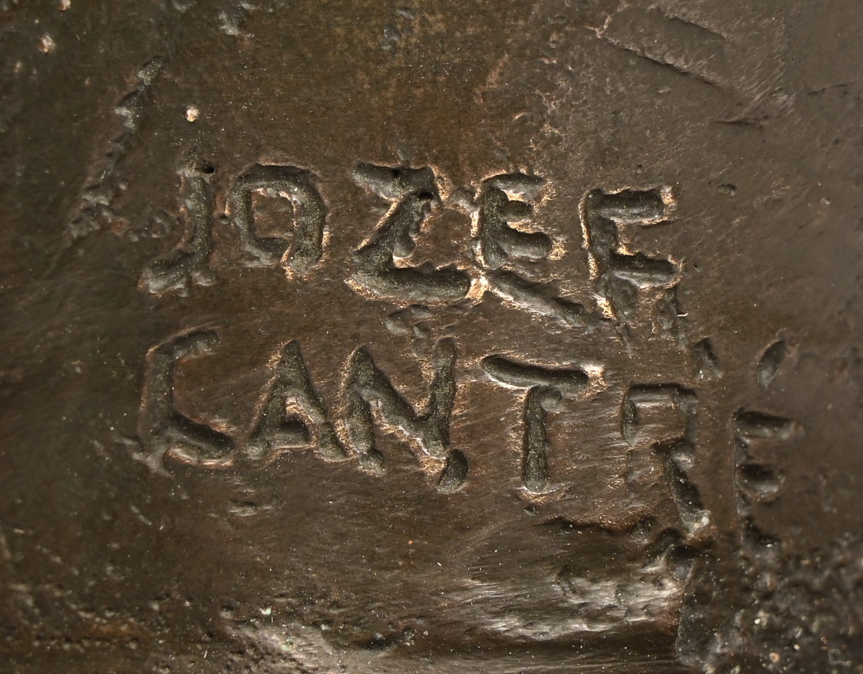 “Vrouwenfiguur”. Een modern bronzen beeld “Vrouwenfiguur”. Een modern bronzen beeld.