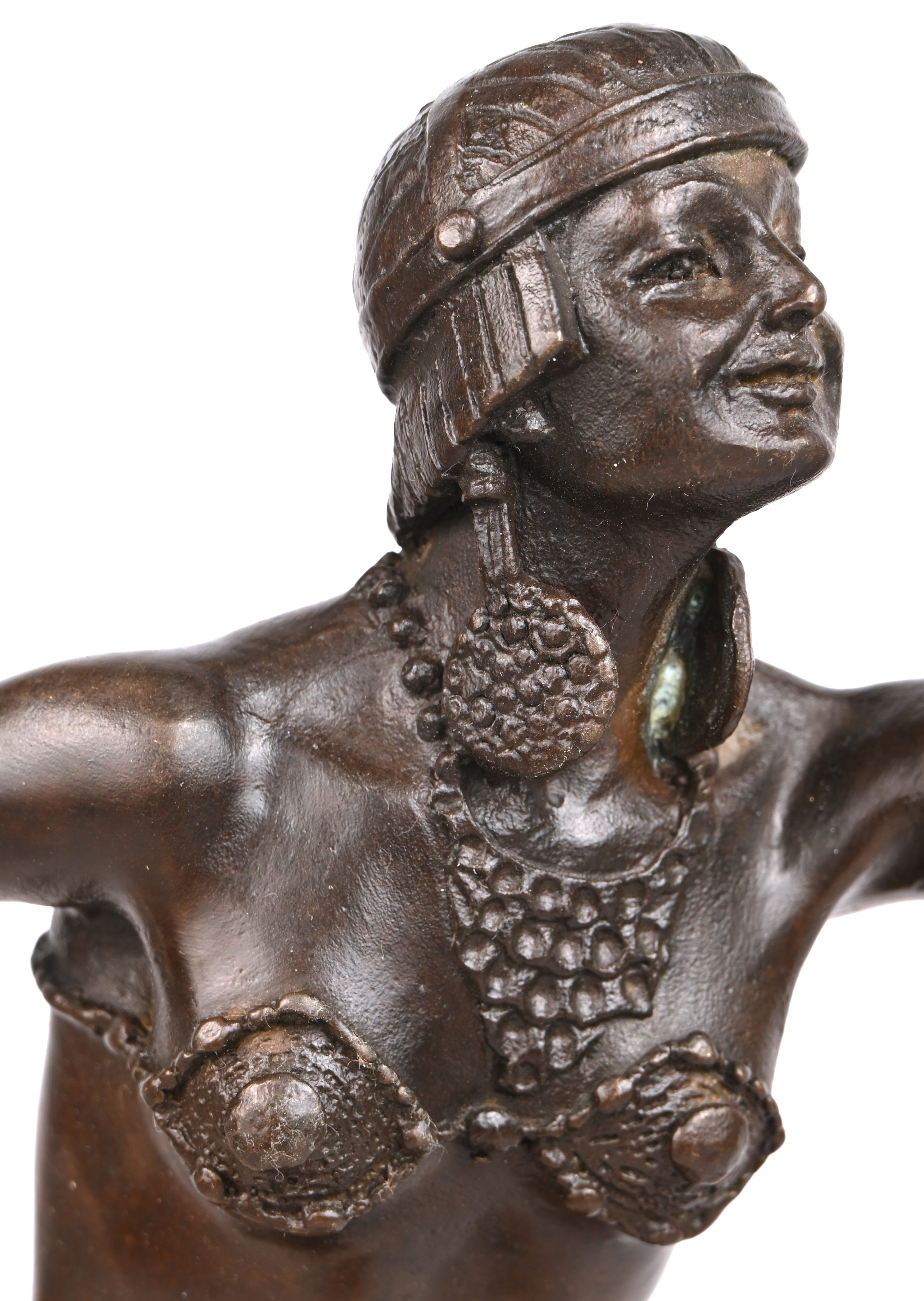 “Danseres”. Een bronzen beeld op marmeren voet. Naar Chipparus “Danseres”. Een bronzen beeld op marmeren voet. Naar Chipparus.