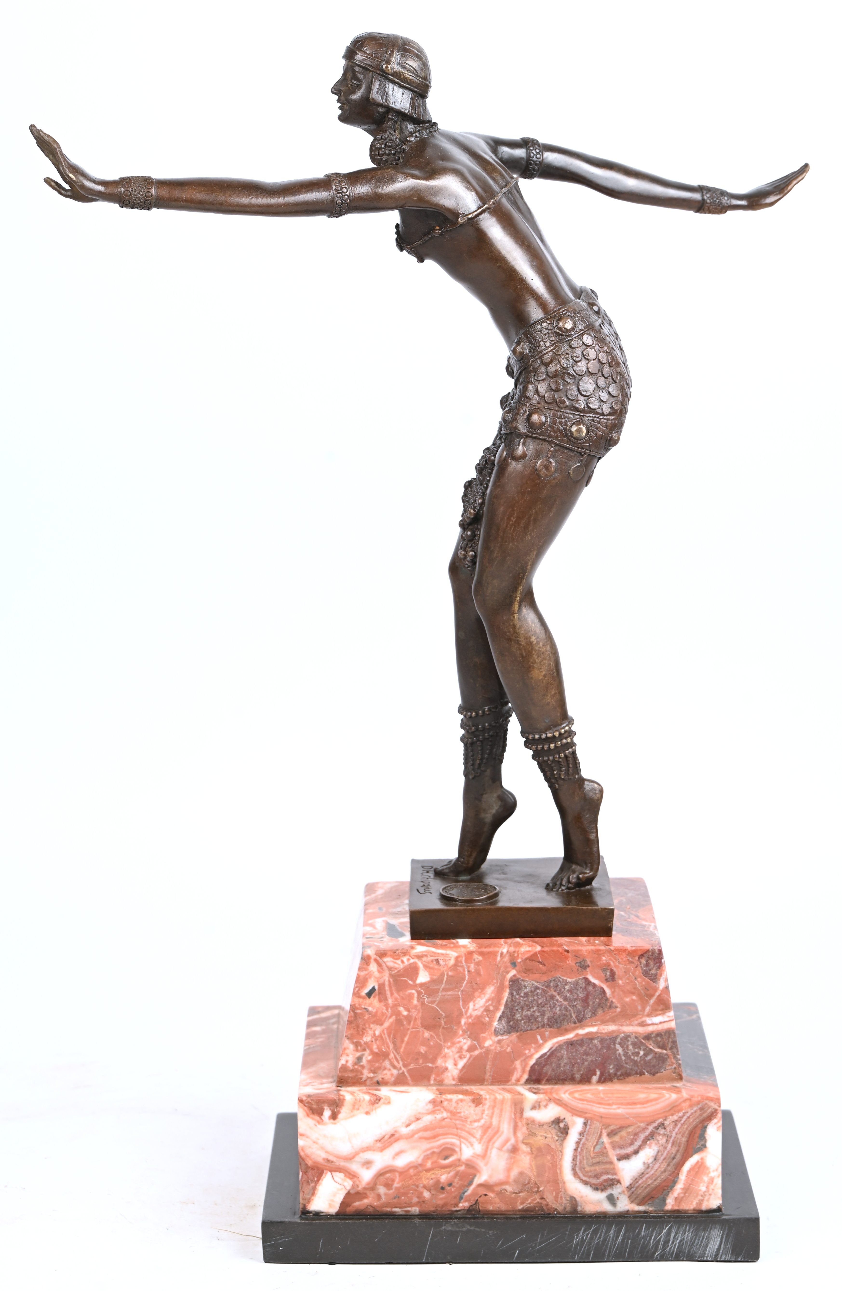 “Danseres”. Een bronzen beeld op marmeren voet. Naar Chipparus “Danseres”. Een bronzen beeld op marmeren voet. Naar Chipparus.