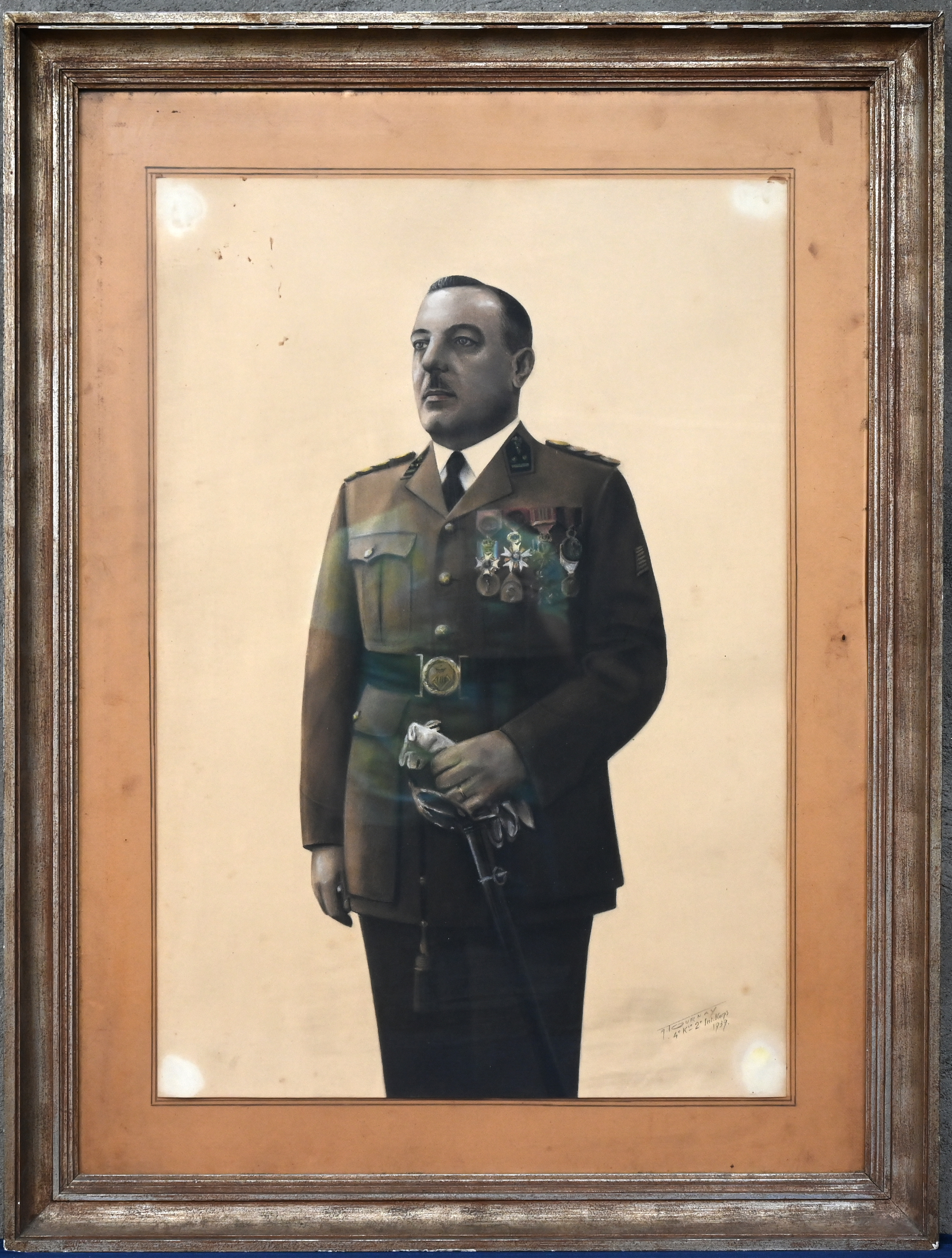 “4de Korporaal van het 2de interne korps.” Gemengde techniek op papier. Gesigneerd. Gedateerd 1939 “4de Korporaal van het 2de interne korps.” Gemengde techniek op papier. Gesigneerd. Gedateerd 1939.