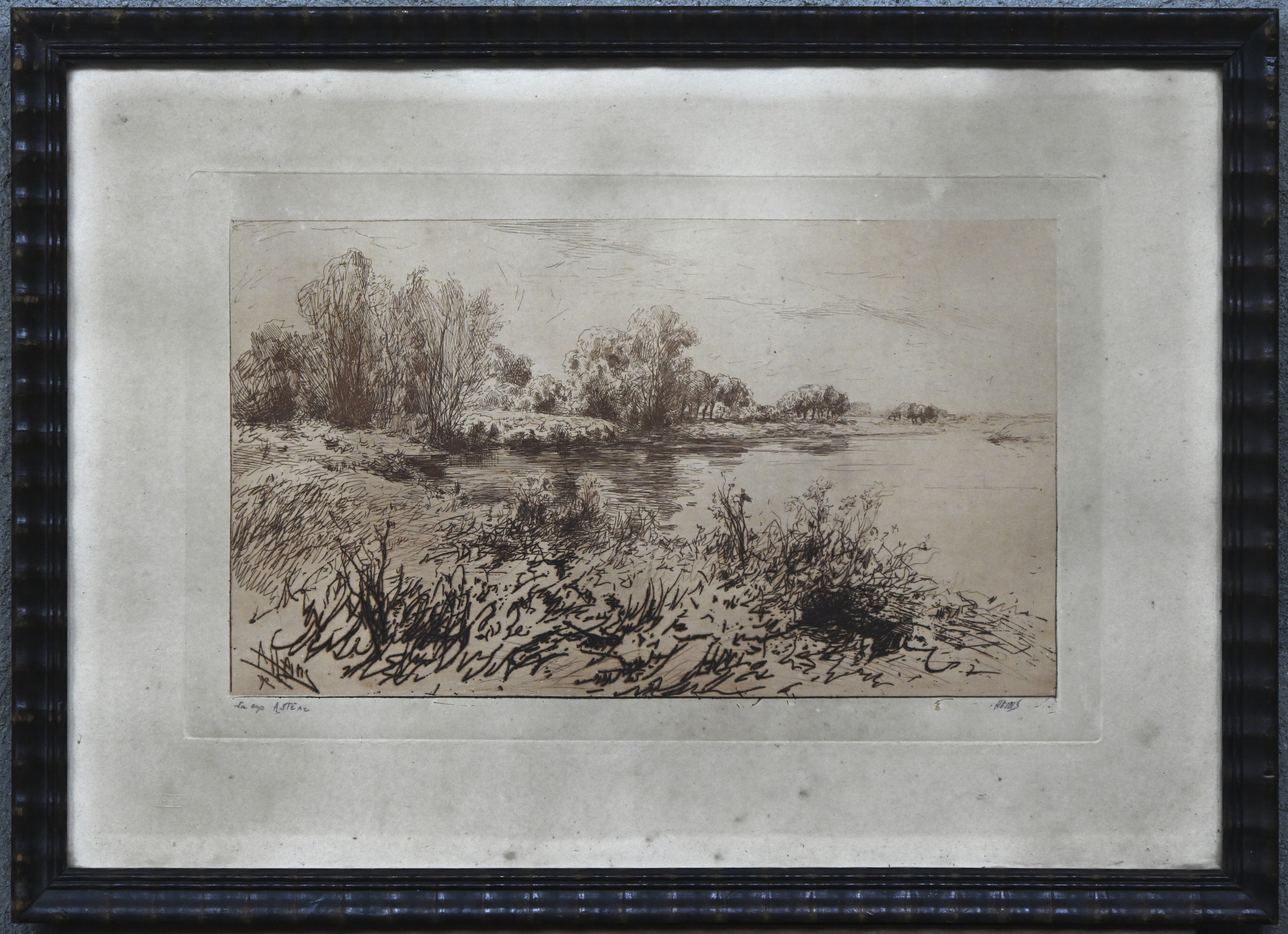 ‘La Lis Astiére, een ets van Armand Heins in houten kader. Binnen en buiten de plaat gesigneerd ‘La Lis Astiére, een ets van Armand Heins in houten kader. Binnen en buiten de plaat gesigneerd.