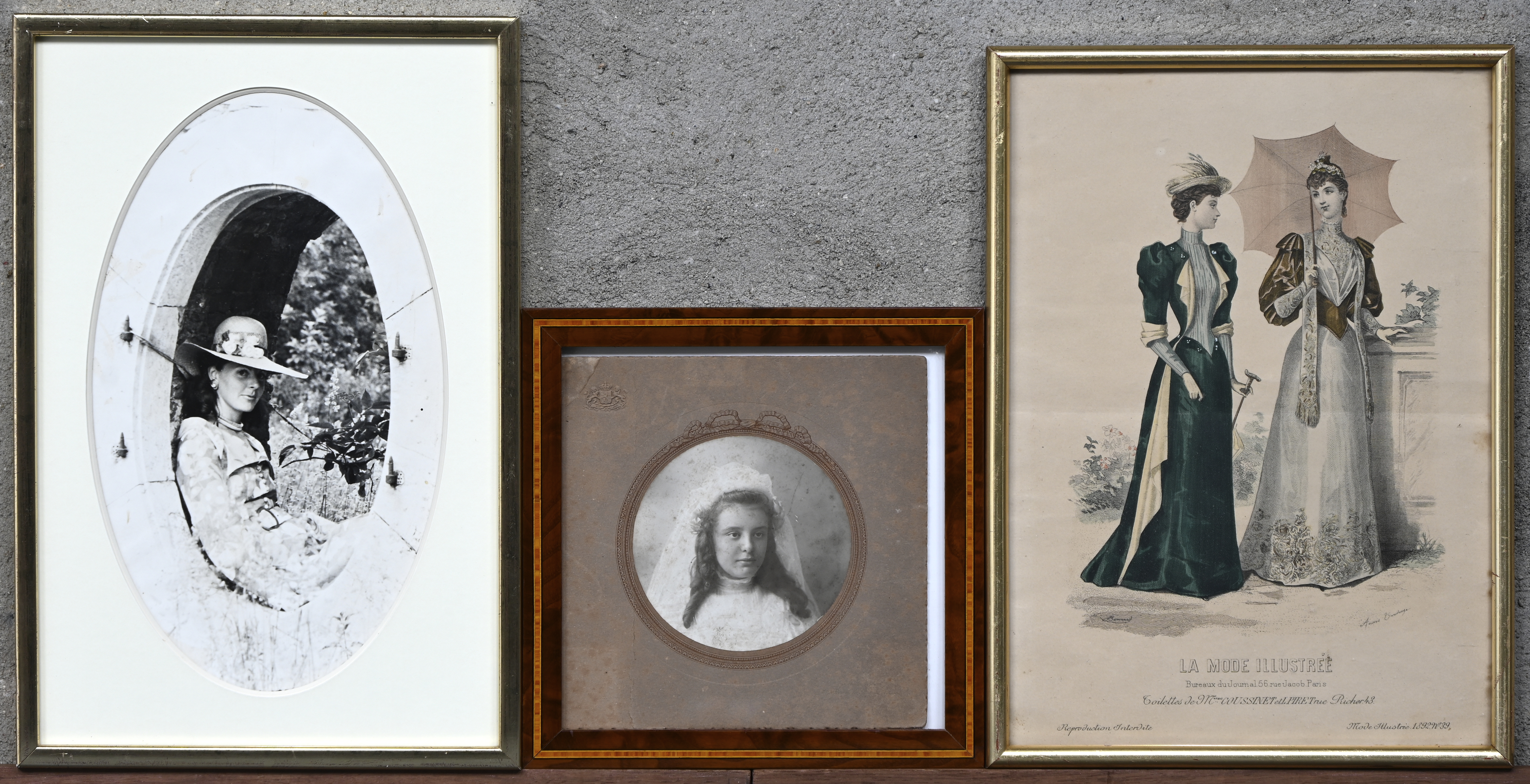 Een lot van 3 prints op papier met personages. Diverse afmetingen Een lot van 3 prints op papier met personages. Diverse afmetingen.