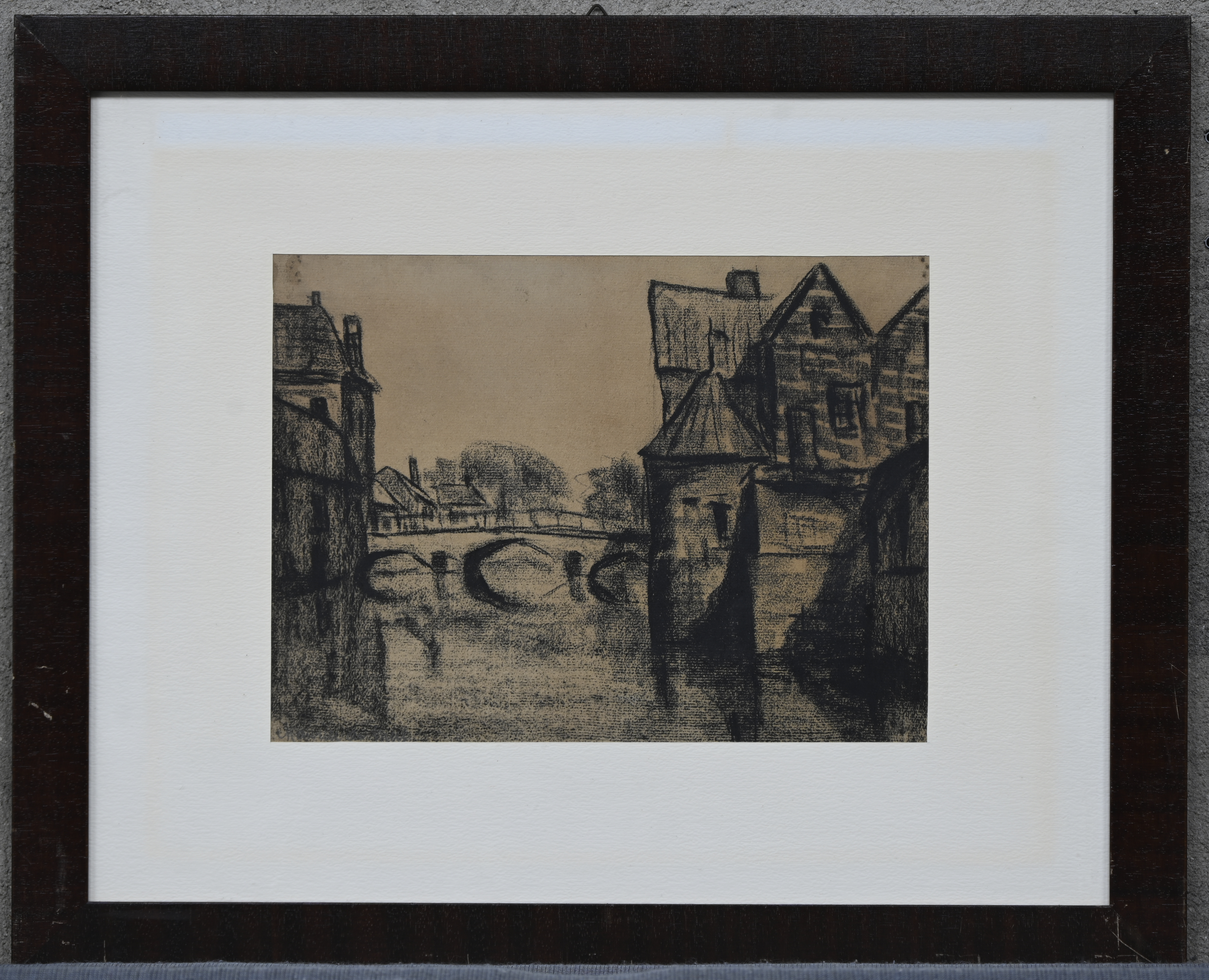 “Studie van een Stadsgezicht met brug.” Houtskool op papier. Onleesbaar gesigneerd links onderaan “Studie van een Stadsgezicht met brug.” Houtskool op papier. Onleesbaar gesigneerd links onderaan.
