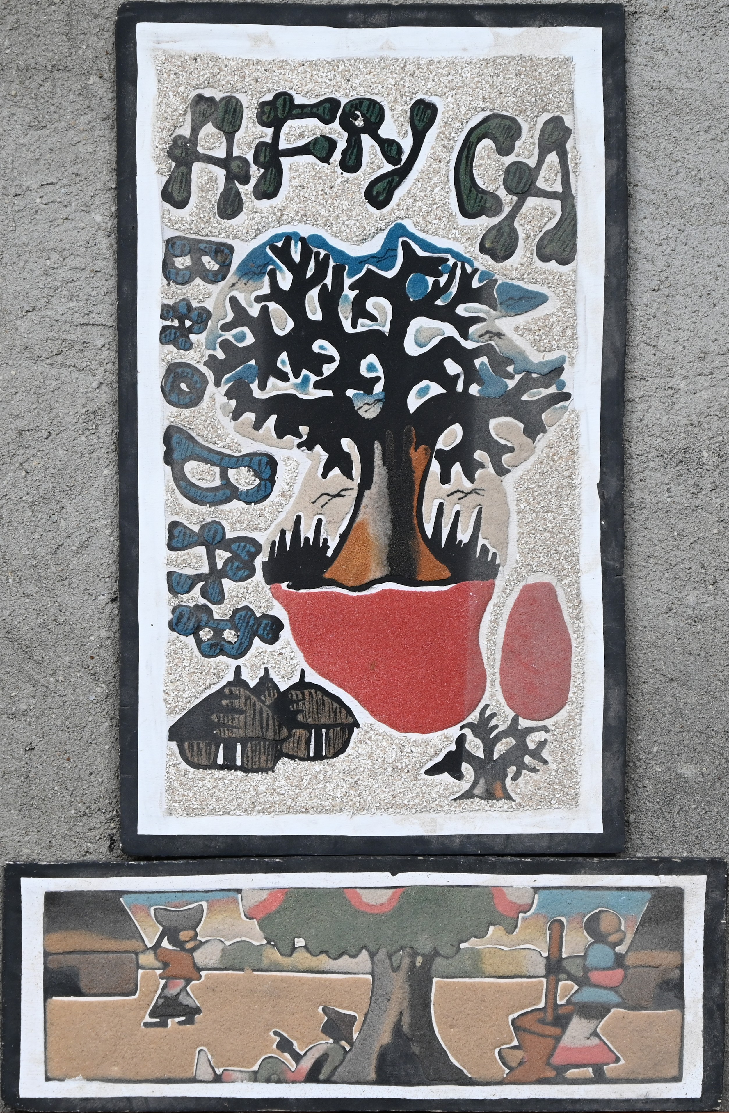 “Africa Baobab” & “Landschap met figuren”. Een lot van 2 Afrikaanse reliëf schilderijtjes, gemengde techniek op paneel “Africa Baobab” & “Landschap met figuren”. Een lot van 2 Afrikaanse reliëf schilderijtjes, gemengde techniek op paneel.